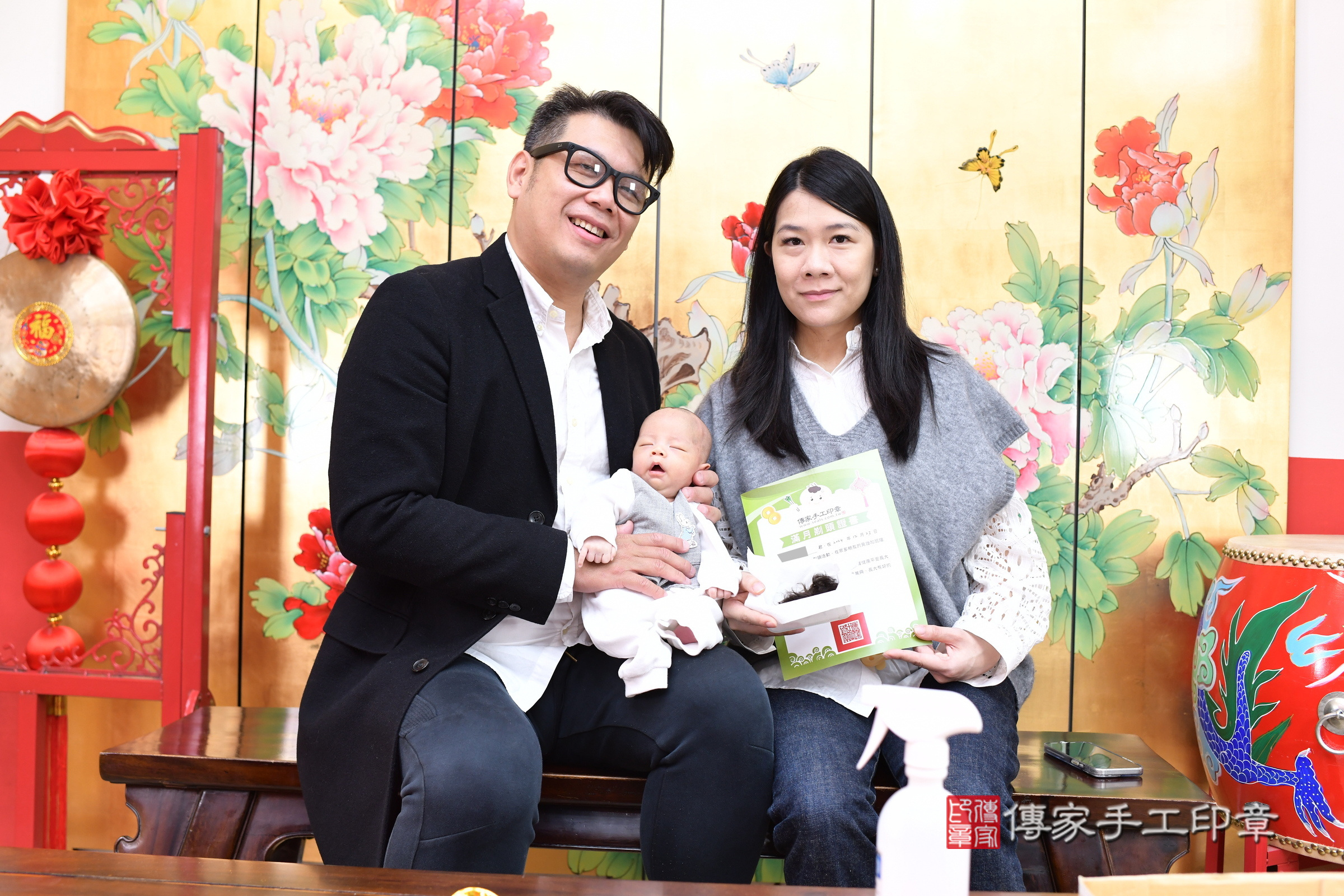 睿睿寶寶(台北市大同區嬰兒寶寶滿月剃頭理髮、嬰兒剃胎毛儀式吉祥話)。中國風會場，爸媽寶貝穿「日中韓」古裝禮服。專業拍照、證書。★購買「臍帶章、肚臍章、胎毛筆刷印章」贈送：剃頭、收涎、抓周，三選一。2024.12.23，照片24