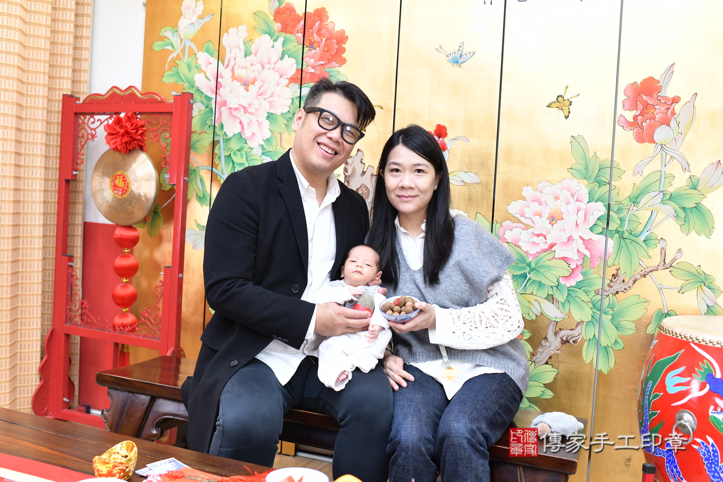 睿睿寶寶(台北市大同區嬰兒寶寶滿月剃頭理髮、嬰兒剃胎毛儀式吉祥話)。中國風會場，爸媽寶貝穿「日中韓」古裝禮服。專業拍照、證書。★購買「臍帶章、肚臍章、胎毛筆刷印章」贈送：剃頭、收涎、抓周，三選一。2024.12.23，照片9
