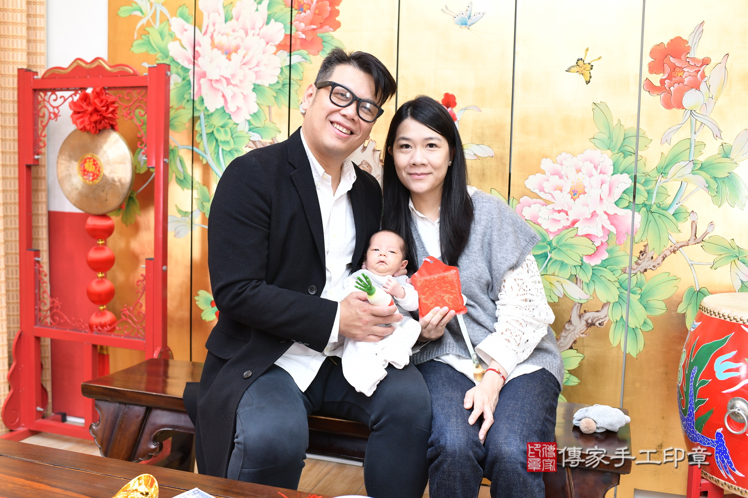 睿睿寶寶(台北市大同區嬰兒寶寶滿月剃頭理髮、嬰兒剃胎毛儀式吉祥話)。中國風會場，爸媽寶貝穿「日中韓」古裝禮服。專業拍照、證書。★購買「臍帶章、肚臍章、胎毛筆刷印章」贈送：剃頭、收涎、抓周，三選一。2024.12.23，照片11