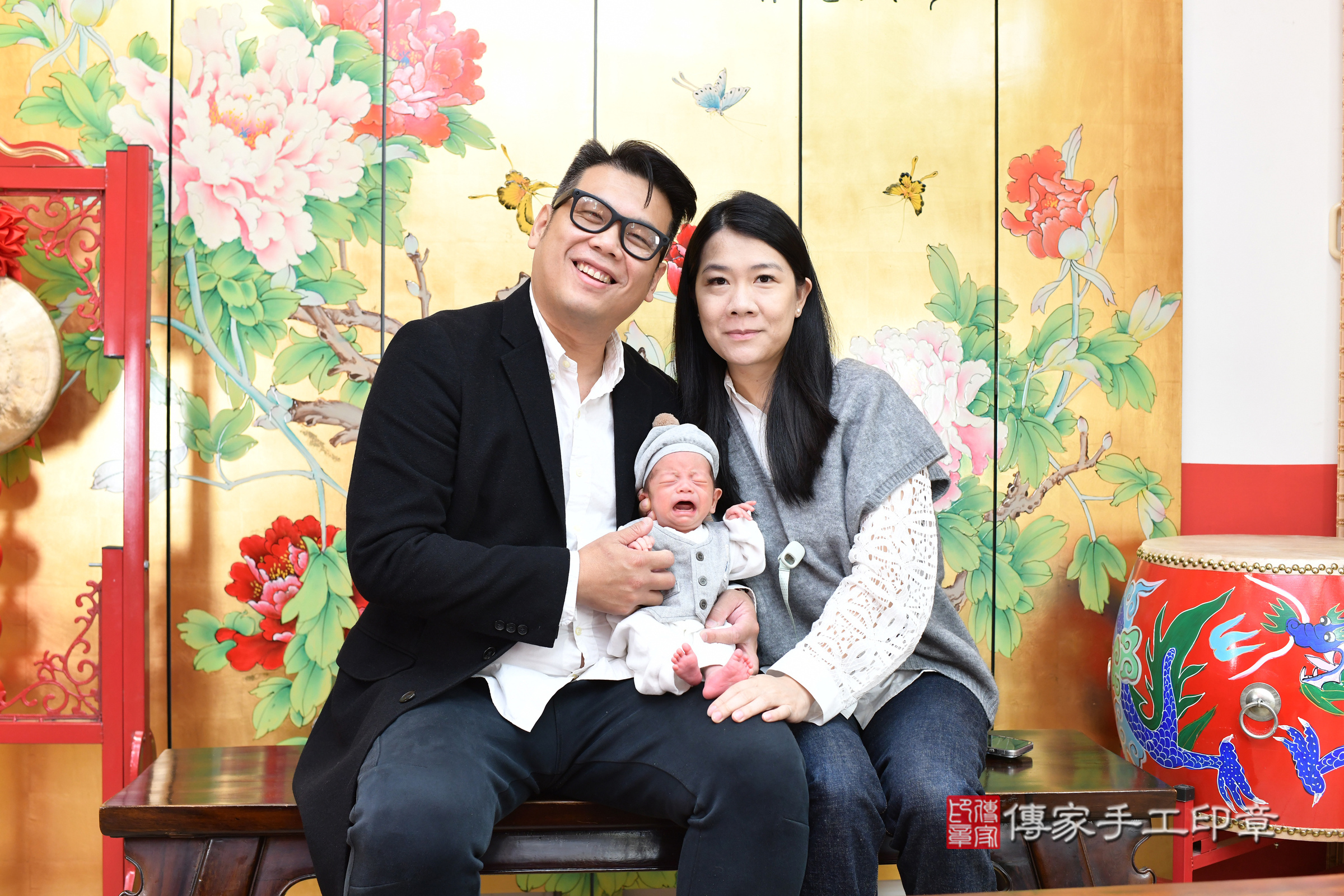 睿睿寶寶(台北市大同區嬰兒寶寶滿月剃頭理髮、嬰兒剃胎毛儀式吉祥話)。中國風會場，爸媽寶貝穿「日中韓」古裝禮服。專業拍照、證書。★購買「臍帶章、肚臍章、胎毛筆刷印章」贈送：剃頭、收涎、抓周，三選一。2024.12.23，照片2