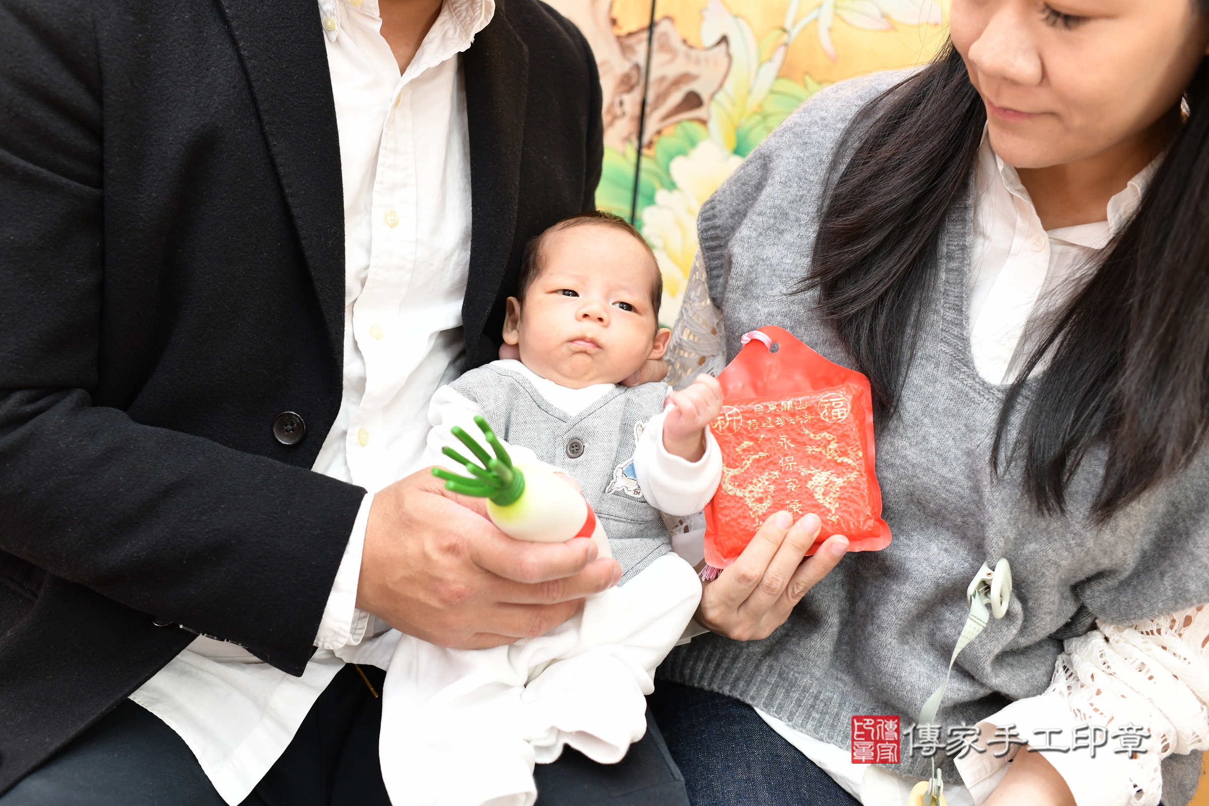 睿睿寶寶(台北市大同區嬰兒寶寶滿月剃頭理髮、嬰兒剃胎毛儀式吉祥話)。中國風會場，爸媽寶貝穿「日中韓」古裝禮服。專業拍照、證書。★購買「臍帶章、肚臍章、胎毛筆刷印章」贈送：剃頭、收涎、抓周，三選一。2024.12.23，照片12