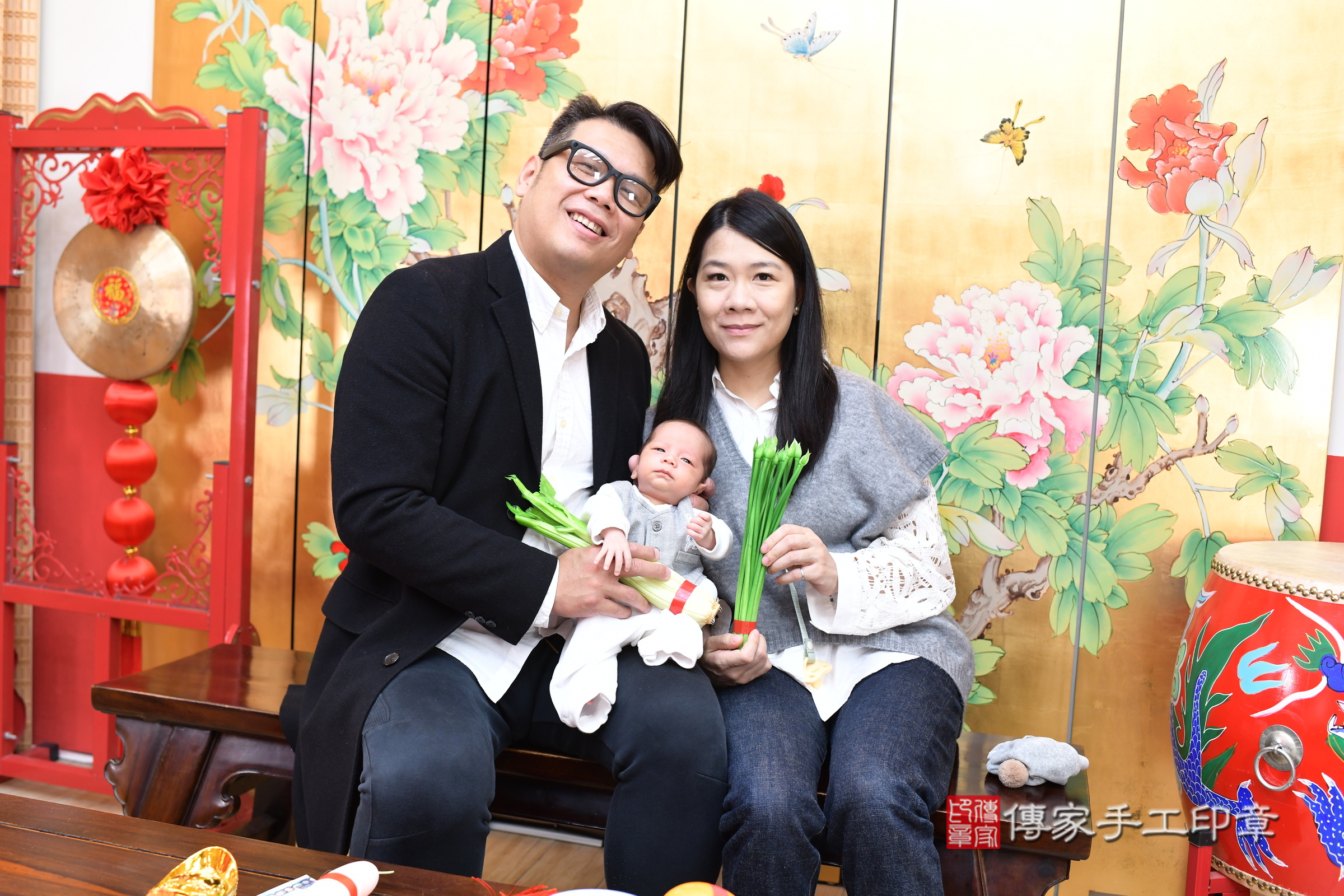 睿睿寶寶(台北市大同區嬰兒寶寶滿月剃頭理髮、嬰兒剃胎毛儀式吉祥話)。中國風會場，爸媽寶貝穿「日中韓」古裝禮服。專業拍照、證書。★購買「臍帶章、肚臍章、胎毛筆刷印章」贈送：剃頭、收涎、抓周，三選一。2024.12.23，照片15