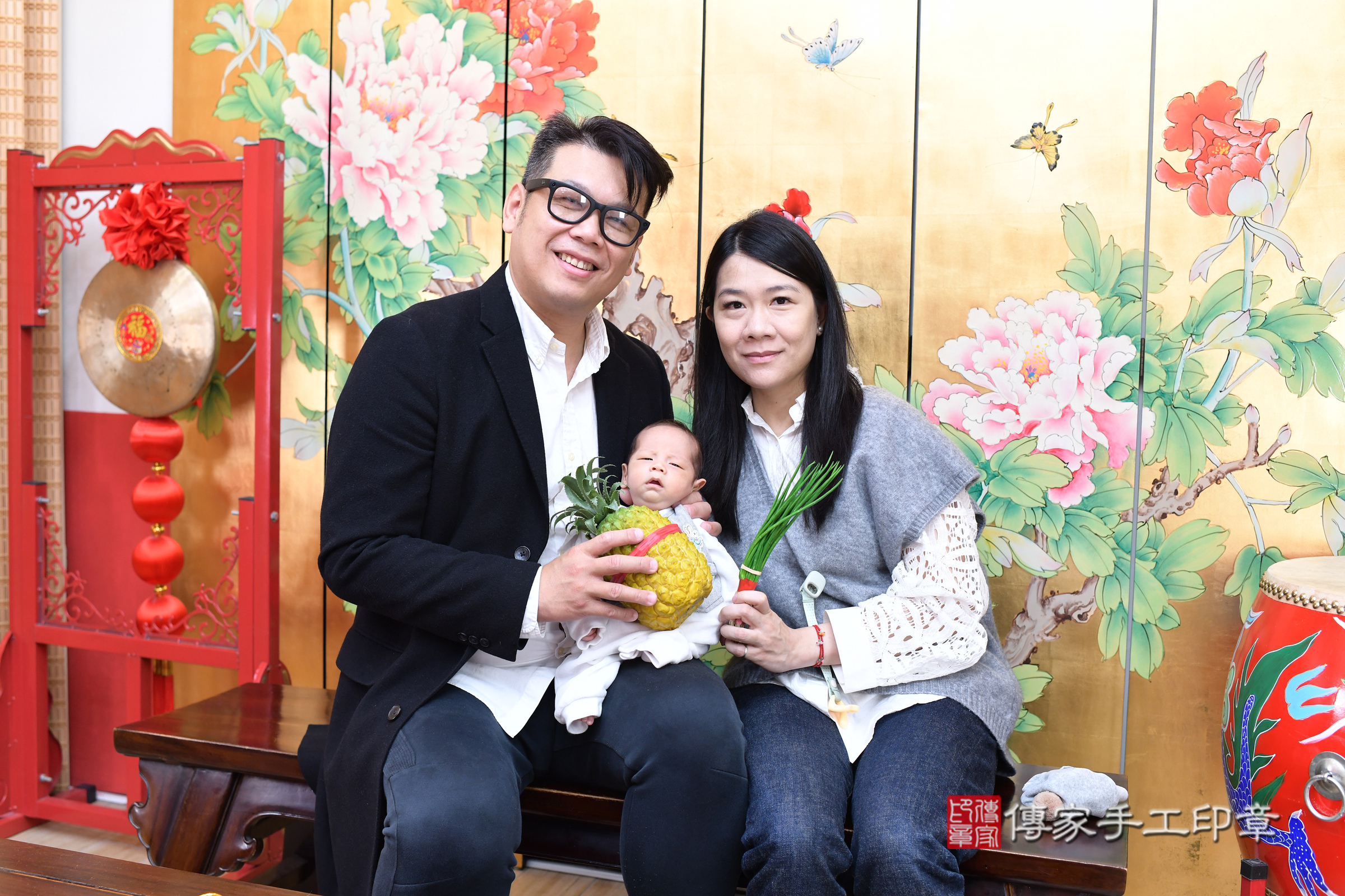 睿睿寶寶(台北市大同區嬰兒寶寶滿月剃頭理髮、嬰兒剃胎毛儀式吉祥話)。中國風會場，爸媽寶貝穿「日中韓」古裝禮服。專業拍照、證書。★購買「臍帶章、肚臍章、胎毛筆刷印章」贈送：剃頭、收涎、抓周，三選一。2024.12.23，照片18