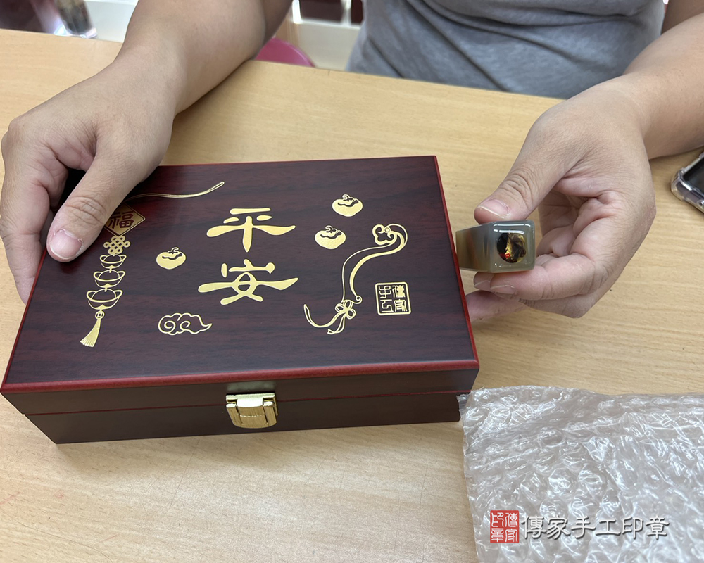 顧客滿意推薦：傳家嬰兒烤漆小三寶、原色瑪瑙臍髮印章、胎毛筆。高雄市小港區-顏小姐2025.01.01