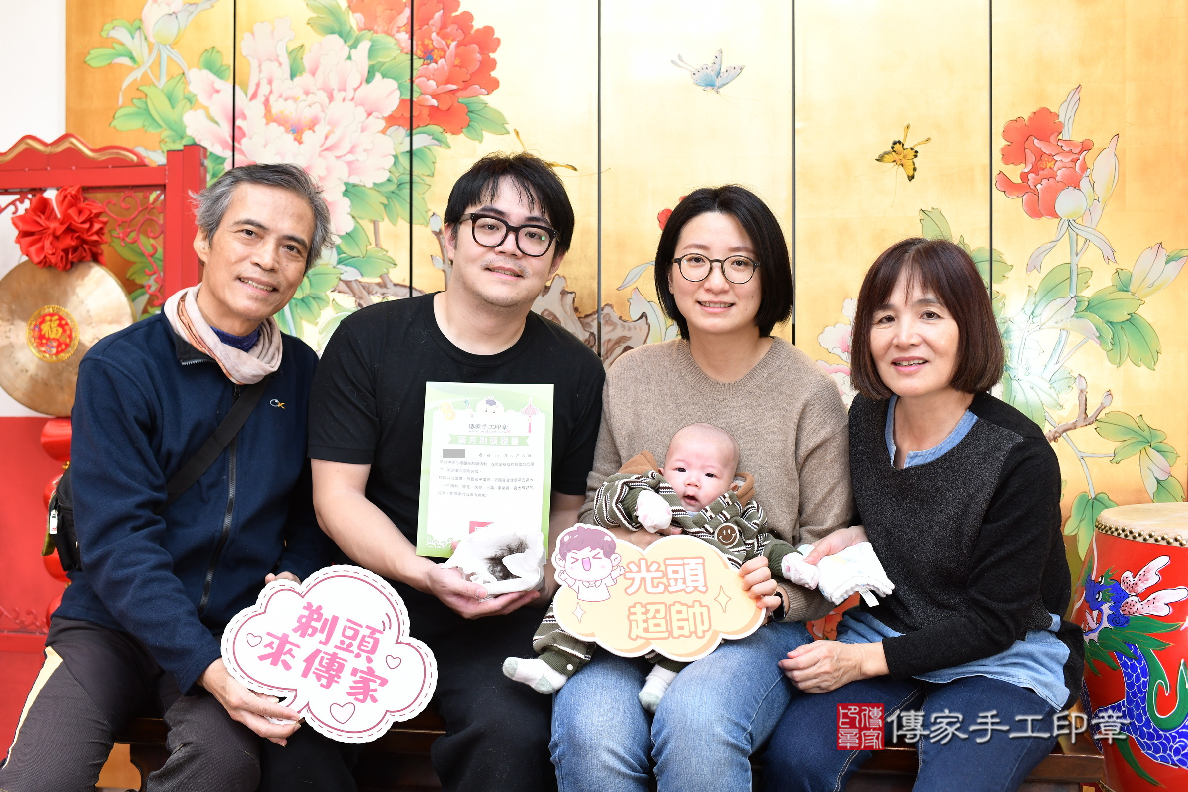 小升寶寶(台北市大同區嬰兒寶寶滿月剃頭理髮、嬰兒剃胎毛儀式吉祥話)。中國風會場，爸媽寶貝穿「日中韓」古裝禮服。專業拍照、證書。★購買「臍帶章、肚臍章、胎毛筆刷印章」贈送：剃頭、收涎、抓周，三選一。2024.12.15，照片12