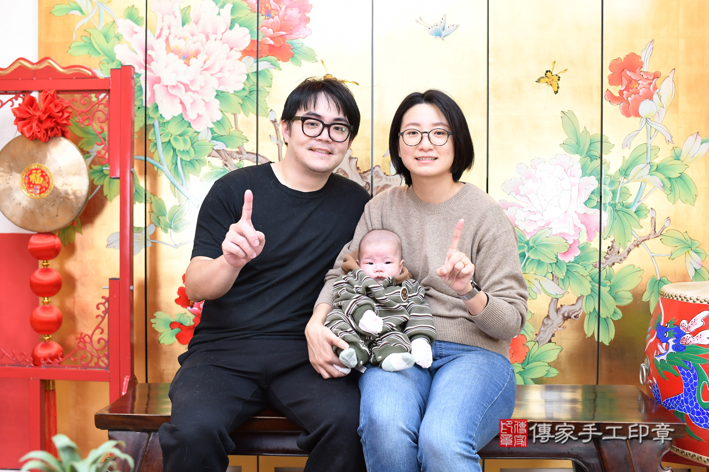 小升寶寶(台北市大同區嬰兒寶寶滿月剃頭理髮、嬰兒剃胎毛儀式吉祥話)。中國風會場，爸媽寶貝穿「日中韓」古裝禮服。專業拍照、證書。★購買「臍帶章、肚臍章、胎毛筆刷印章」贈送：剃頭、收涎、抓周，三選一。2024.12.15，照片2