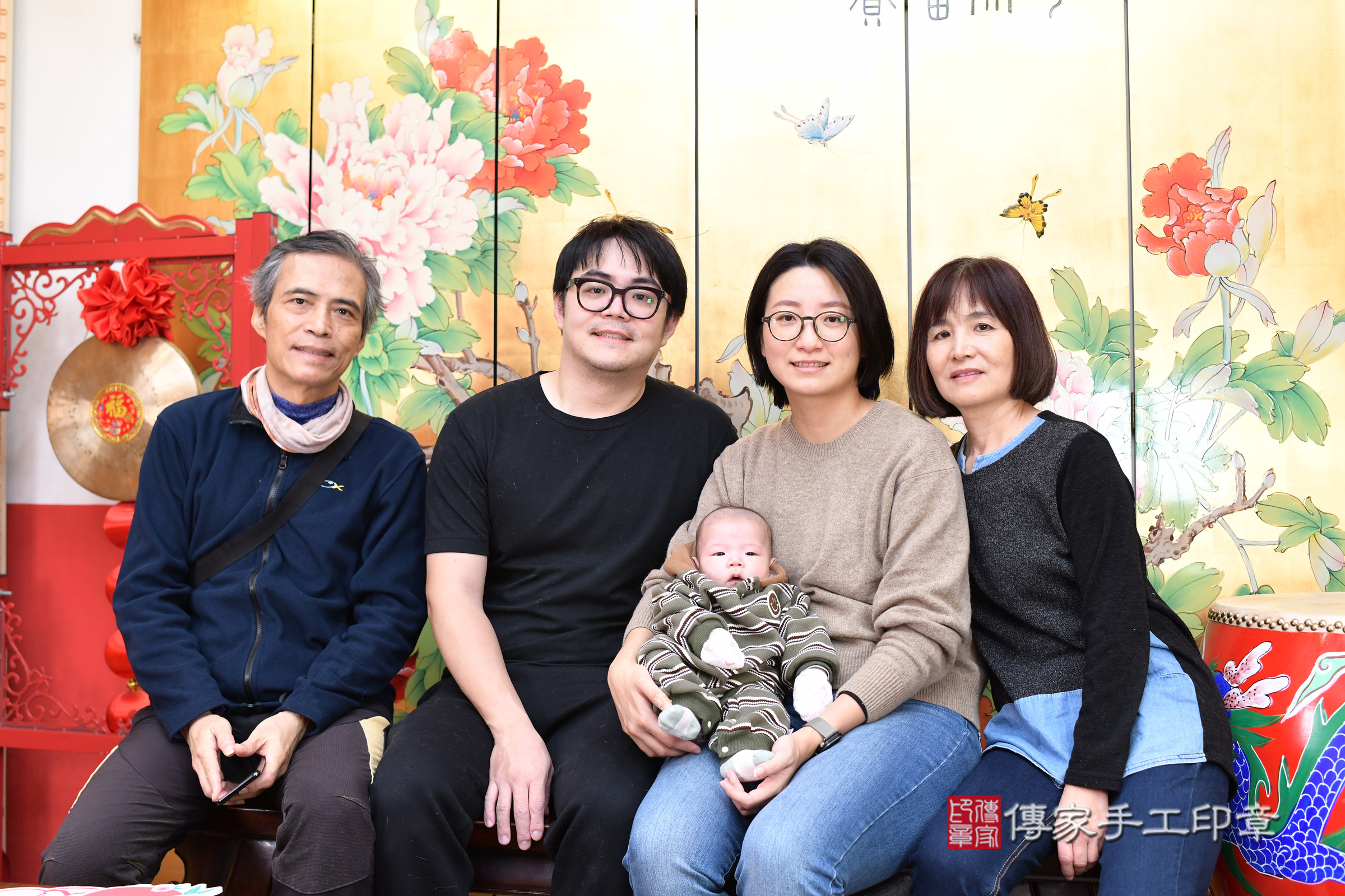 小升寶寶(台北市大同區嬰兒寶寶滿月剃頭理髮、嬰兒剃胎毛儀式吉祥話)。中國風會場，爸媽寶貝穿「日中韓」古裝禮服。專業拍照、證書。★購買「臍帶章、肚臍章、胎毛筆刷印章」贈送：剃頭、收涎、抓周，三選一。2024.12.15，照片6