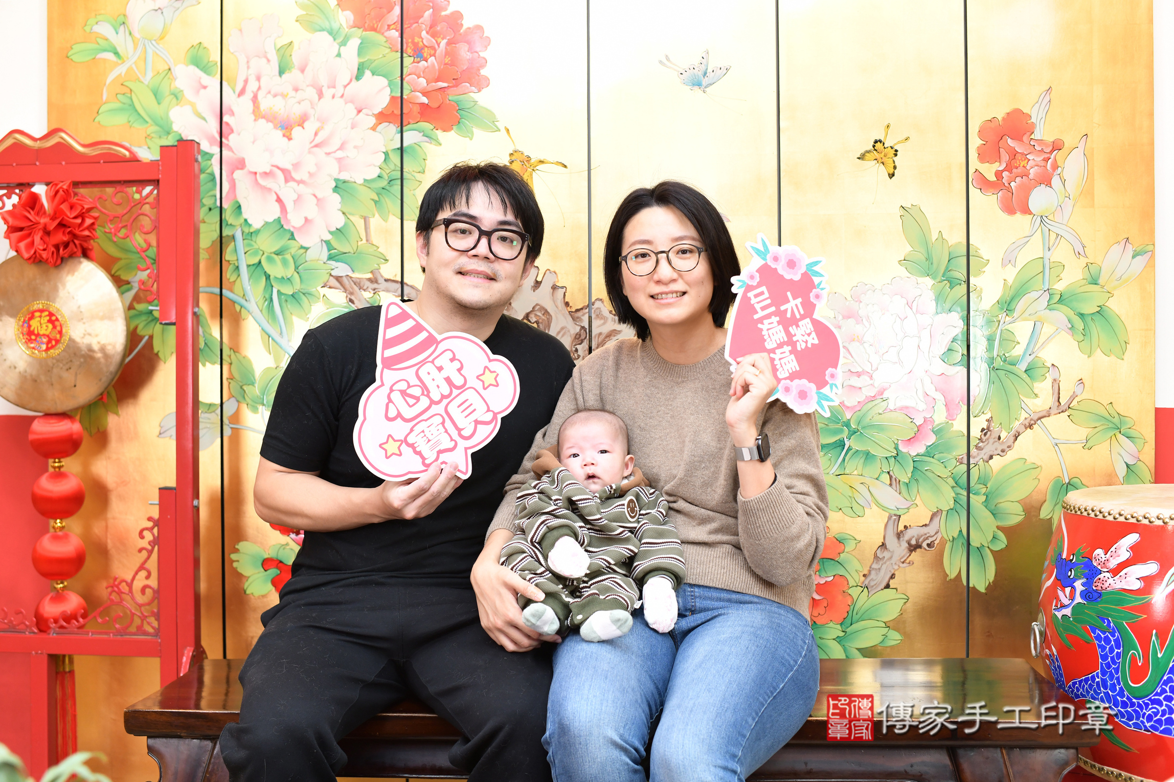 小升寶寶(台北市大同區嬰兒寶寶滿月剃頭理髮、嬰兒剃胎毛儀式吉祥話)。中國風會場，爸媽寶貝穿「日中韓」古裝禮服。專業拍照、證書。★購買「臍帶章、肚臍章、胎毛筆刷印章」贈送：剃頭、收涎、抓周，三選一。2024.12.15，照片3