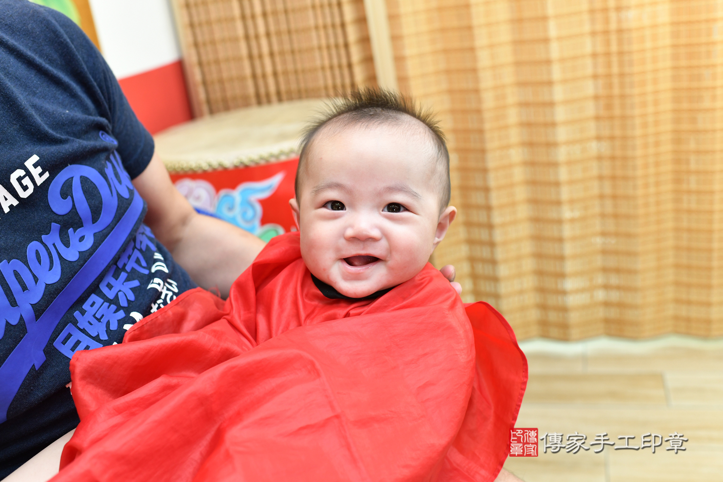 小睿寶寶(台北市大同區嬰兒寶寶滿月剃頭理髮、嬰兒剃胎毛儀式吉祥話)。中國風會場，爸媽寶貝穿「日中韓」古裝禮服。專業拍照、證書。★購買「臍帶章、肚臍章、胎毛筆刷印章」贈送：剃頭、收涎、抓周，三選一。2024.12.25，照片11