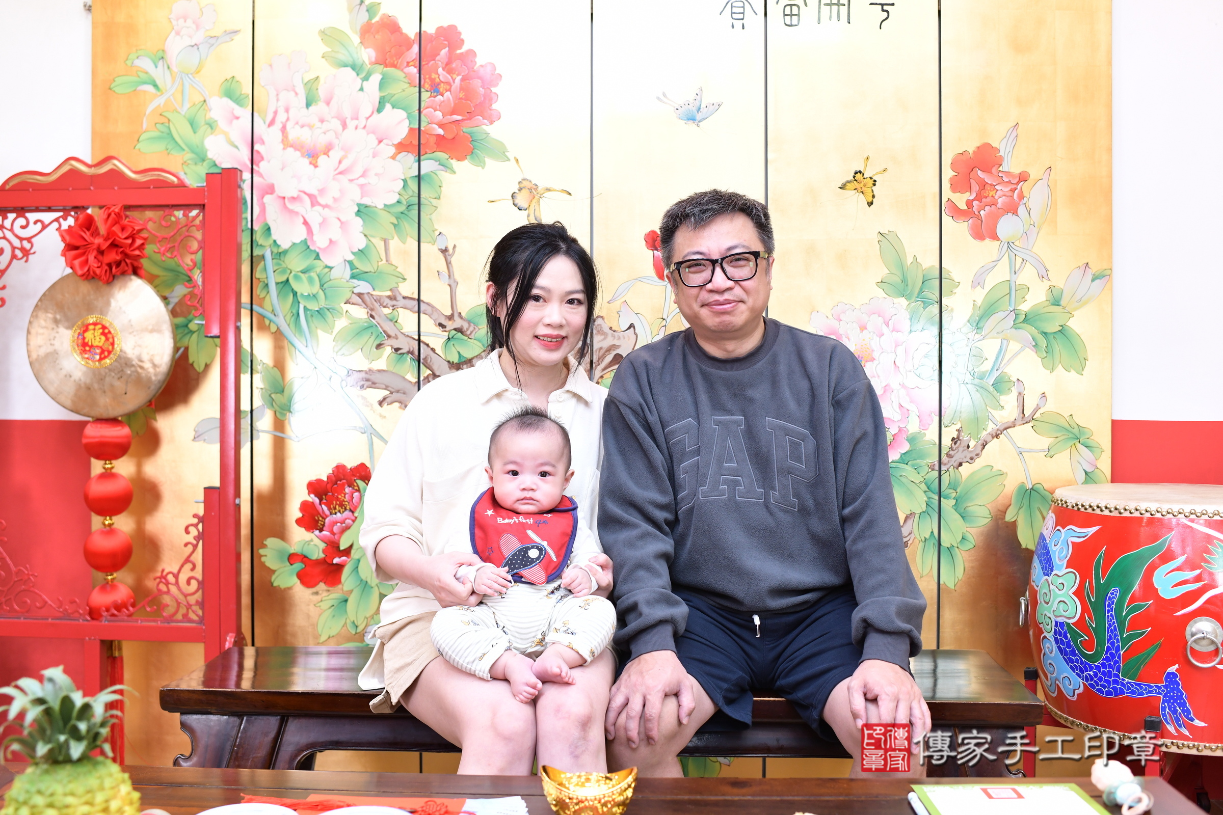 小睿寶寶(台北市大同區嬰兒寶寶滿月剃頭理髮、嬰兒剃胎毛儀式吉祥話)。中國風會場，爸媽寶貝穿「日中韓」古裝禮服。專業拍照、證書。★購買「臍帶章、肚臍章、胎毛筆刷印章」贈送：剃頭、收涎、抓周，三選一。2024.12.25，照片7