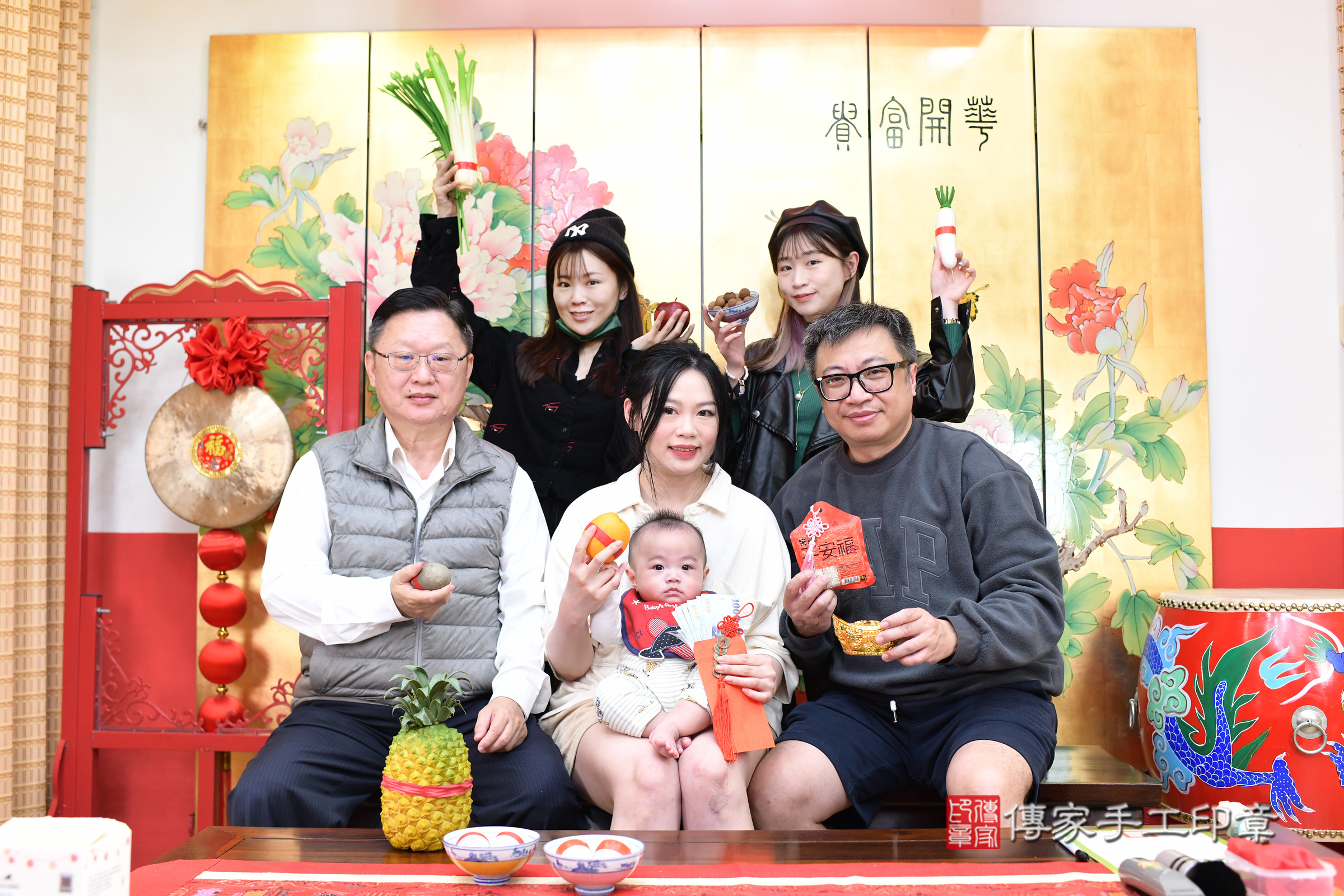 小睿寶寶(台北市大同區嬰兒寶寶滿月剃頭理髮、嬰兒剃胎毛儀式吉祥話)。中國風會場，爸媽寶貝穿「日中韓」古裝禮服。專業拍照、證書。★購買「臍帶章、肚臍章、胎毛筆刷印章」贈送：剃頭、收涎、抓周，三選一。2024.12.25，照片10