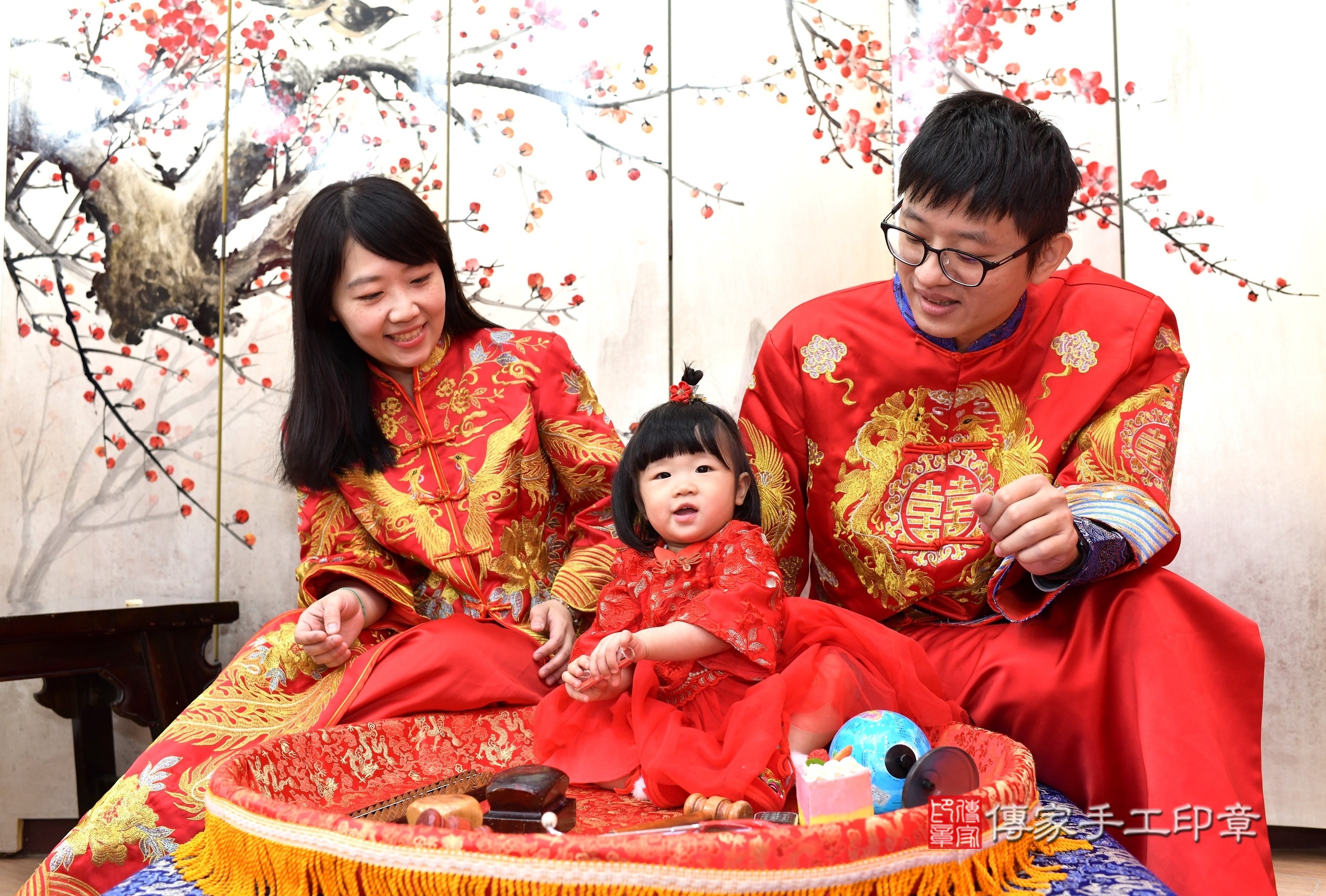 台北市大同區婷婷寶寶抓周推薦：傳家台北店抓周度脺中國風會場，嬰兒古禮抓周流程儀式吉祥話、抓周道具物品24種、拍照。抓周證書。2024.12.28，照片3