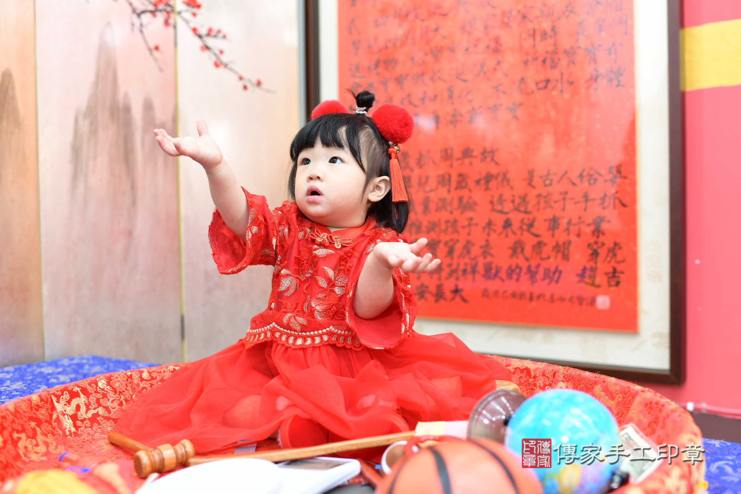 台北市大同區婷婷寶寶抓周推薦：傳家台北店抓周度脺中國風會場，嬰兒古禮抓周流程儀式吉祥話、抓周道具物品24種、拍照。抓周證書。2024.12.28，照片6