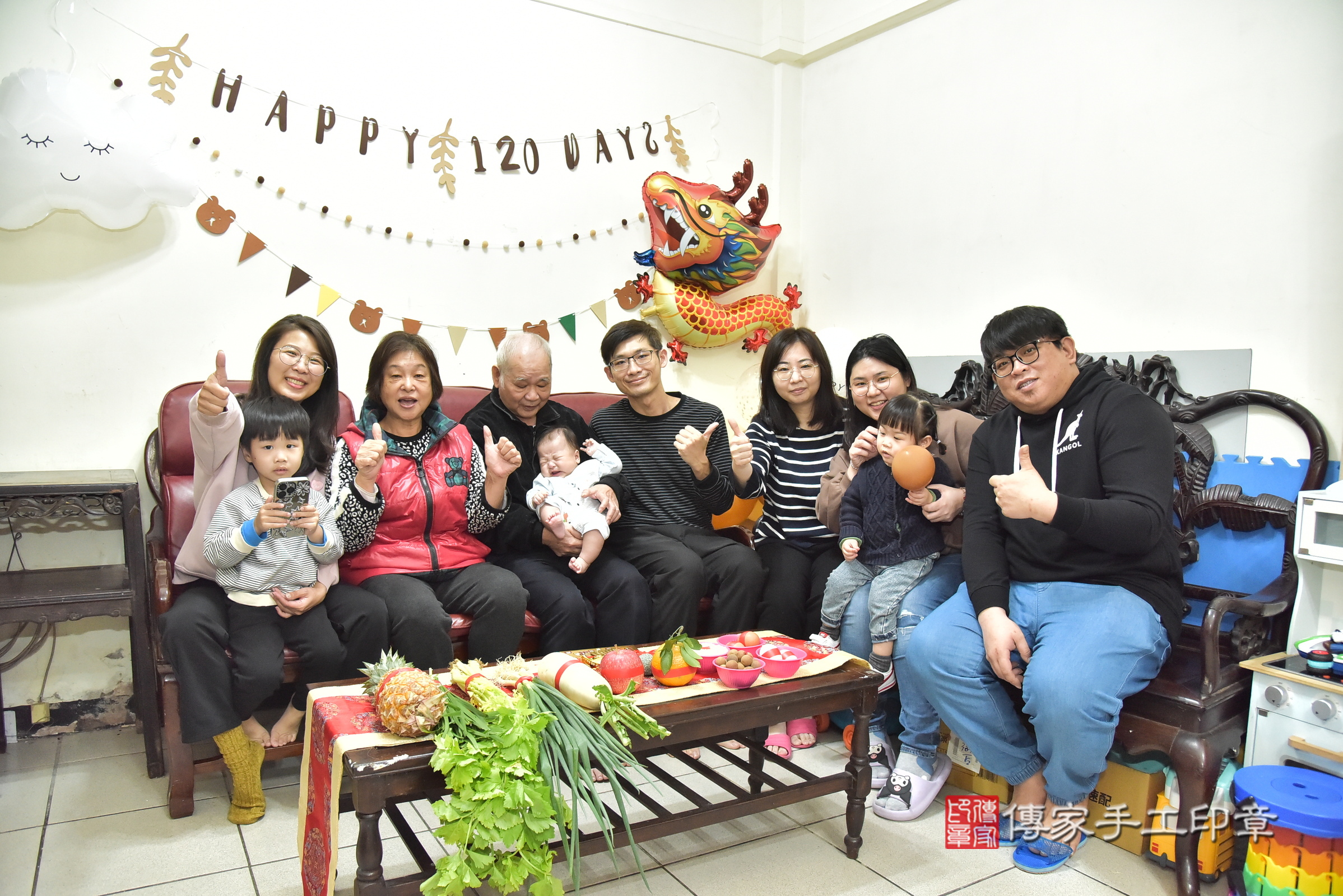 小星寶寶(新北市樹林區到府嬰兒小星寶寶滿月剃頭理髮、到府嬰兒剃胎毛儀式吉祥話)。到府剃頭剃胎毛主持、專業拍照、證書。★購買「臍帶章、肚臍章、胎毛筆刷印章」贈送：剃頭、收涎、抓周，三選一。2025.1.4，照片2