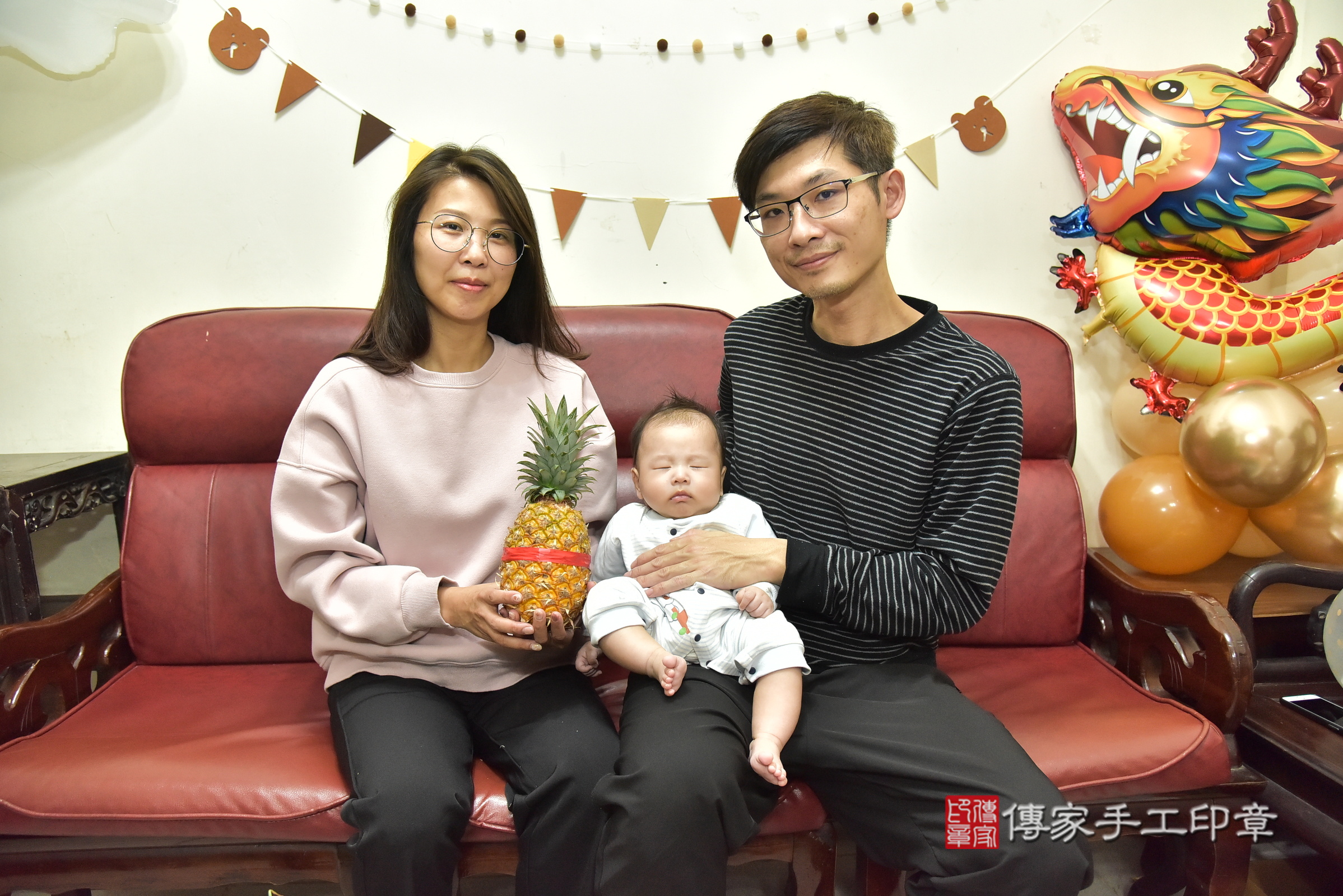 小星寶寶(新北市樹林區到府嬰兒小星寶寶滿月剃頭理髮、到府嬰兒剃胎毛儀式吉祥話)。到府剃頭剃胎毛主持、專業拍照、證書。★購買「臍帶章、肚臍章、胎毛筆刷印章」贈送：剃頭、收涎、抓周，三選一。2025.1.4，照片11