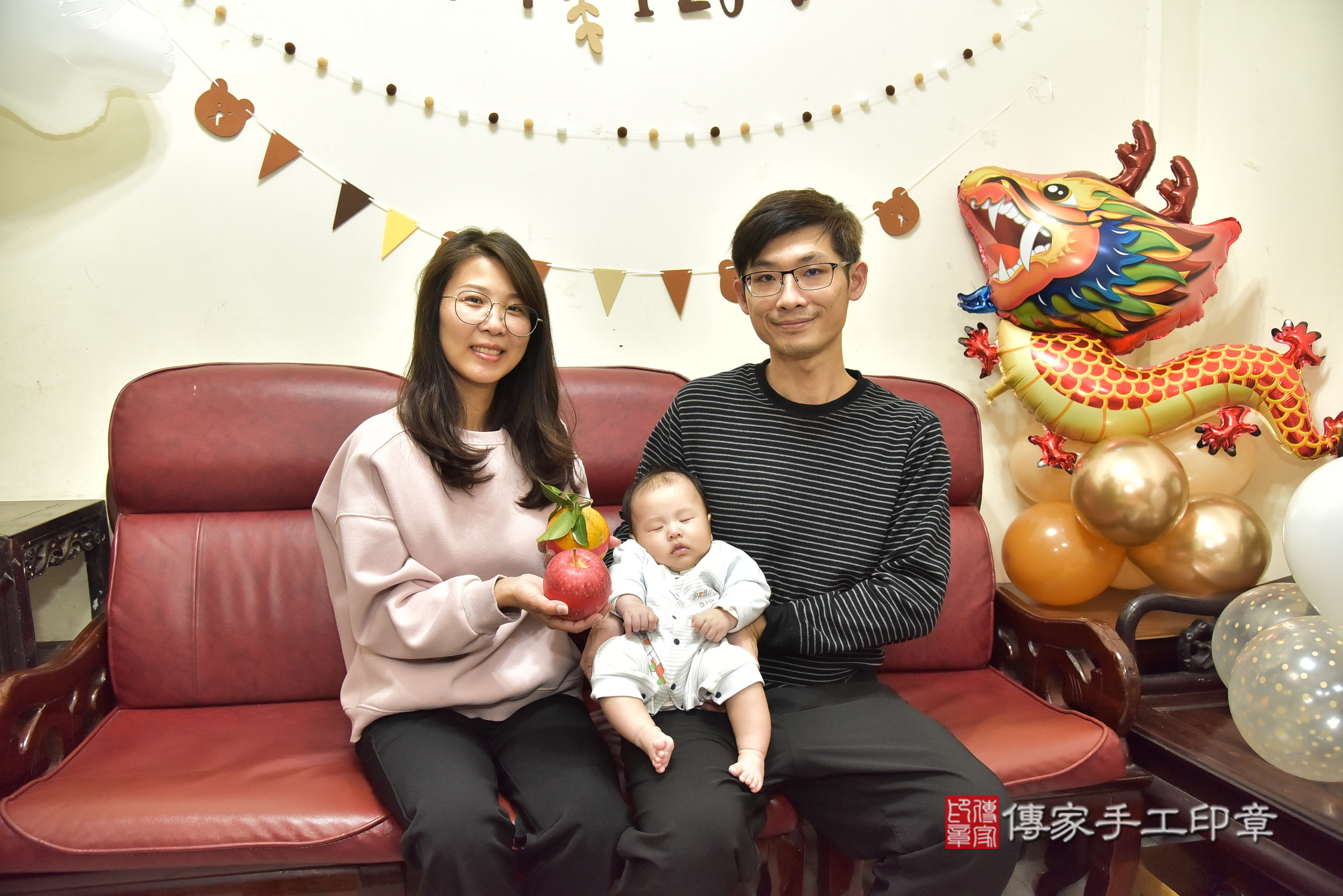 小星寶寶(新北市樹林區到府嬰兒小星寶寶滿月剃頭理髮、到府嬰兒剃胎毛儀式吉祥話)。到府剃頭剃胎毛主持、專業拍照、證書。★購買「臍帶章、肚臍章、胎毛筆刷印章」贈送：剃頭、收涎、抓周，三選一。2025.1.4，照片8