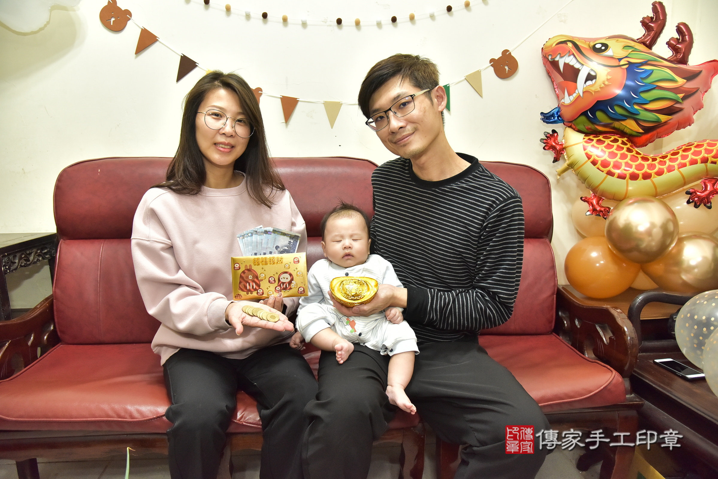 小星寶寶(新北市樹林區到府嬰兒小星寶寶滿月剃頭理髮、到府嬰兒剃胎毛儀式吉祥話)。到府剃頭剃胎毛主持、專業拍照、證書。★購買「臍帶章、肚臍章、胎毛筆刷印章」贈送：剃頭、收涎、抓周，三選一。2025.1.4，照片12