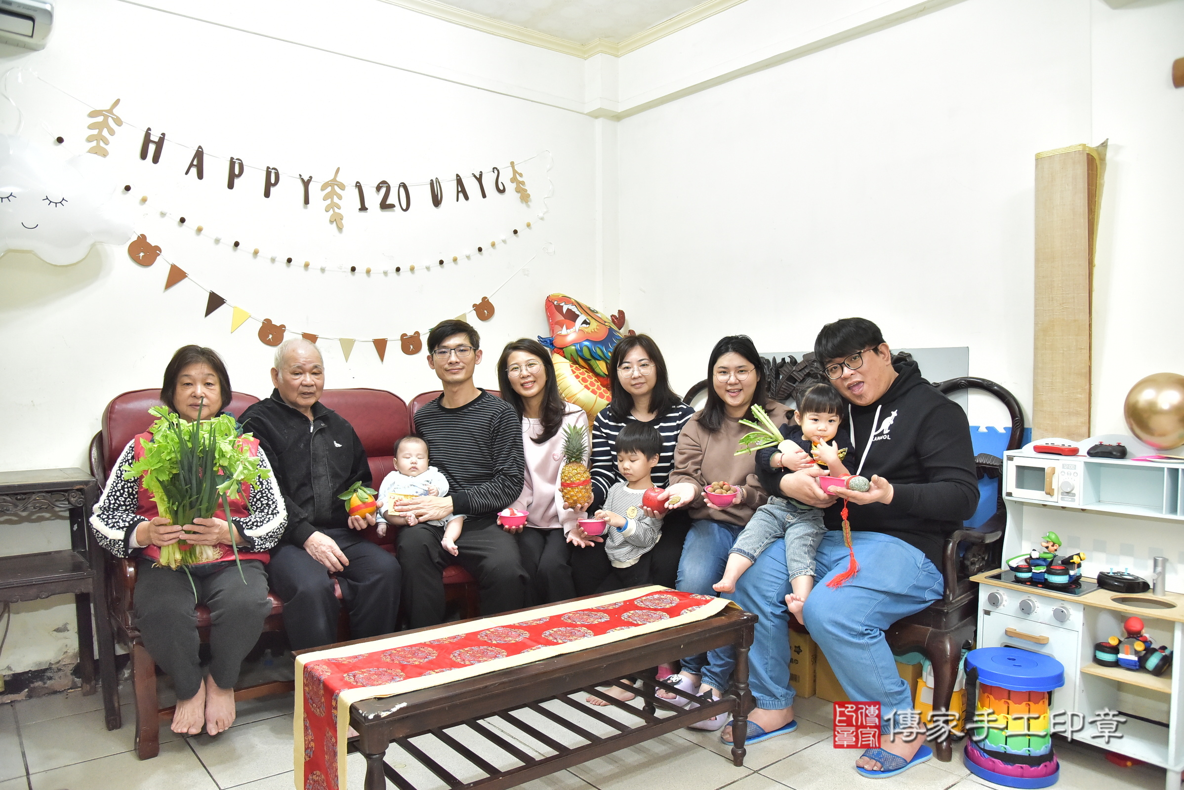 小星寶寶(新北市樹林區到府嬰兒小星寶寶滿月剃頭理髮、到府嬰兒剃胎毛儀式吉祥話)。到府剃頭剃胎毛主持、專業拍照、證書。★購買「臍帶章、肚臍章、胎毛筆刷印章」贈送：剃頭、收涎、抓周，三選一。2025.1.4，照片5