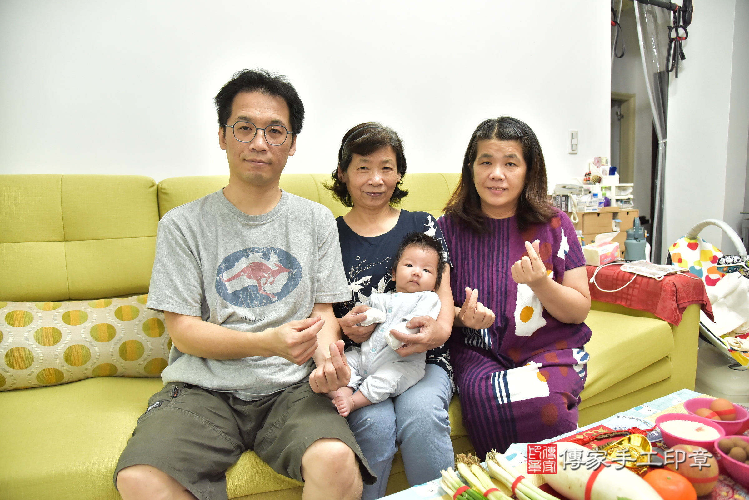 軒軒寶寶(新北市永和區到府嬰兒軒軒寶寶滿月剃頭理髮、到府嬰兒剃胎毛儀式吉祥話)。到府剃頭剃胎毛主持、專業拍照、證書。★購買「臍帶章、肚臍章、胎毛筆刷印章」贈送：剃頭、收涎、抓周，三選一。2025.1.4，照片3