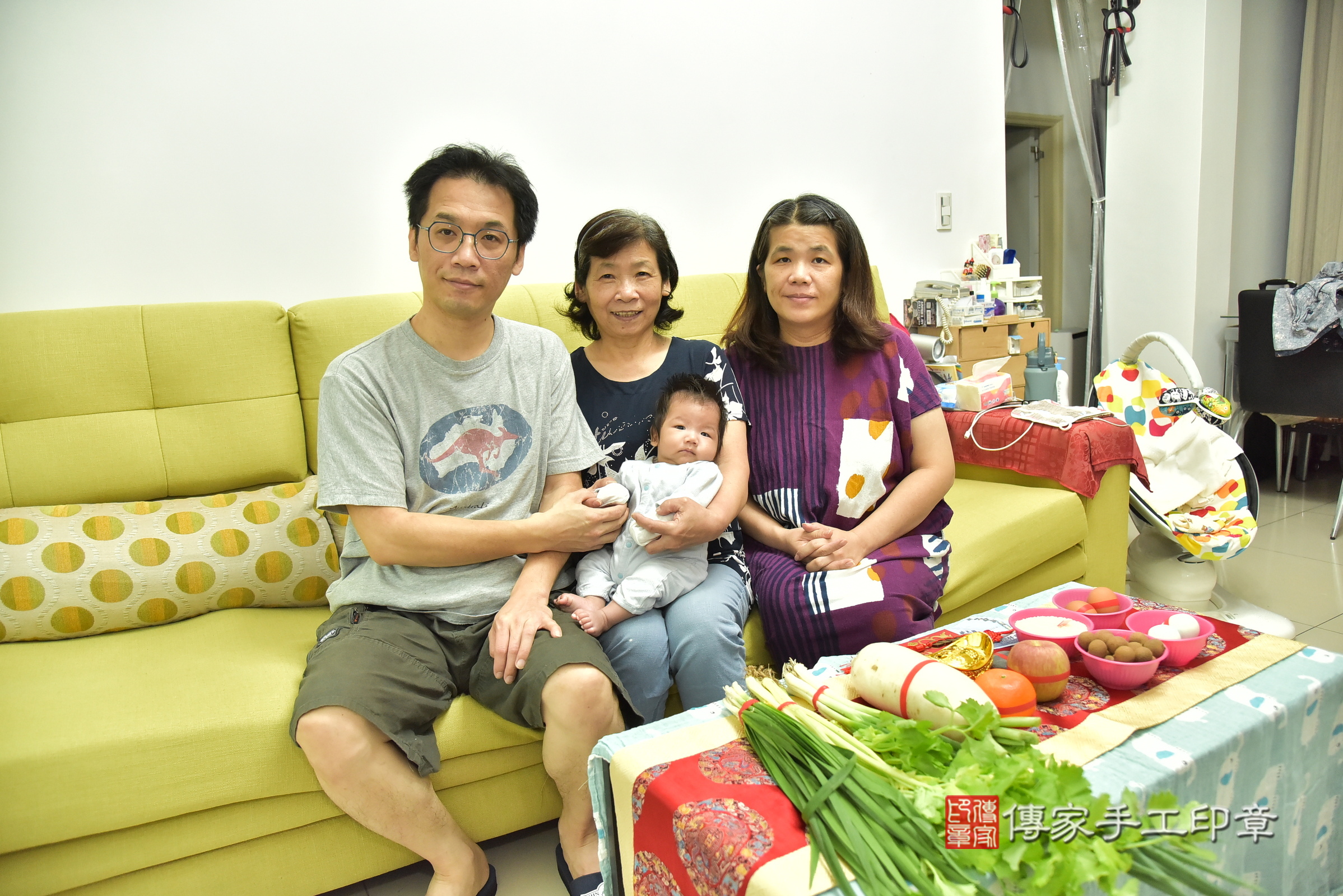 軒軒寶寶(新北市永和區到府嬰兒軒軒寶寶滿月剃頭理髮、到府嬰兒剃胎毛儀式吉祥話)。到府剃頭剃胎毛主持、專業拍照、證書。★購買「臍帶章、肚臍章、胎毛筆刷印章」贈送：剃頭、收涎、抓周，三選一。2025.1.4，照片4