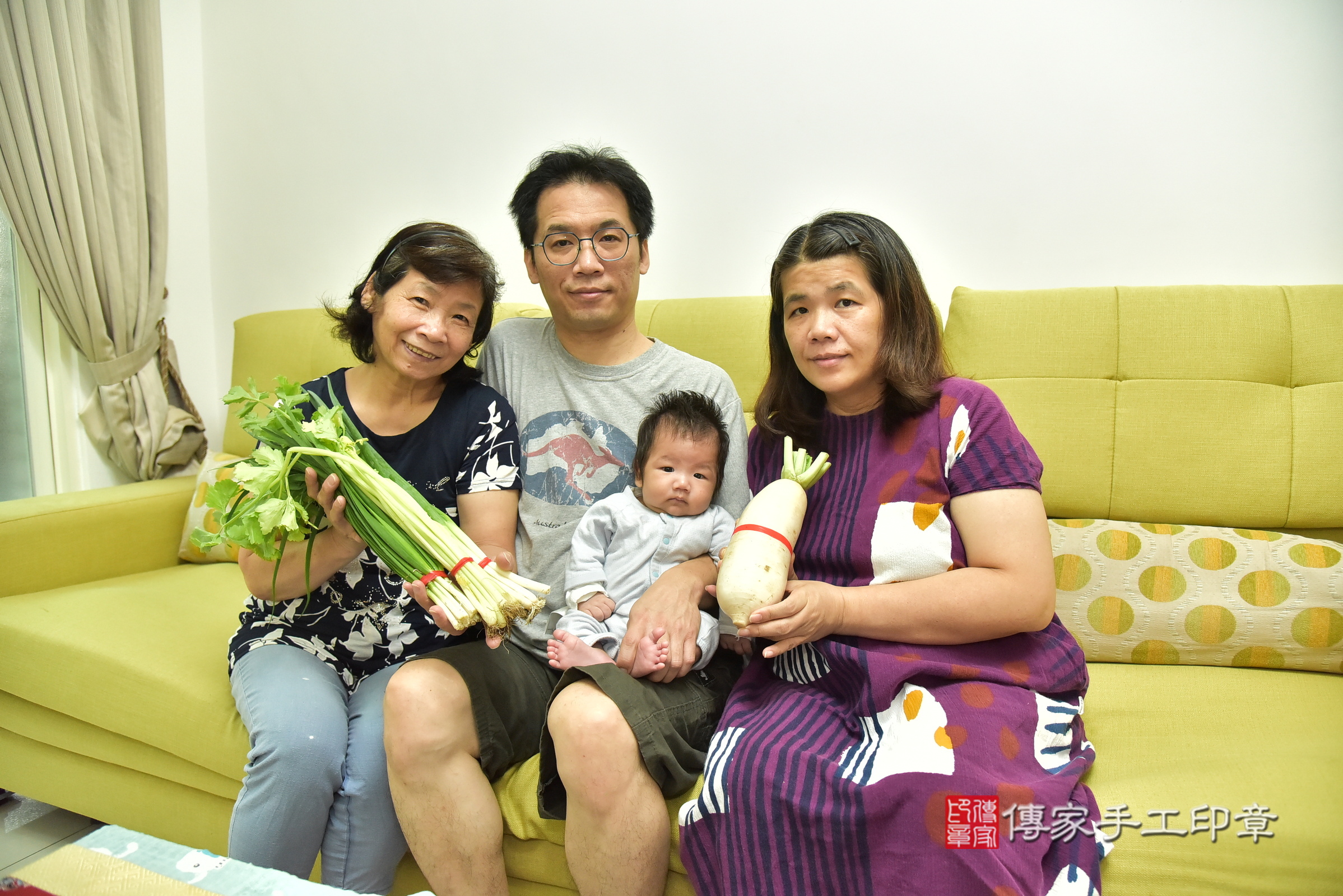 軒軒寶寶(新北市永和區到府嬰兒軒軒寶寶滿月剃頭理髮、到府嬰兒剃胎毛儀式吉祥話)。到府剃頭剃胎毛主持、專業拍照、證書。★購買「臍帶章、肚臍章、胎毛筆刷印章」贈送：剃頭、收涎、抓周，三選一。2025.1.4，照片8