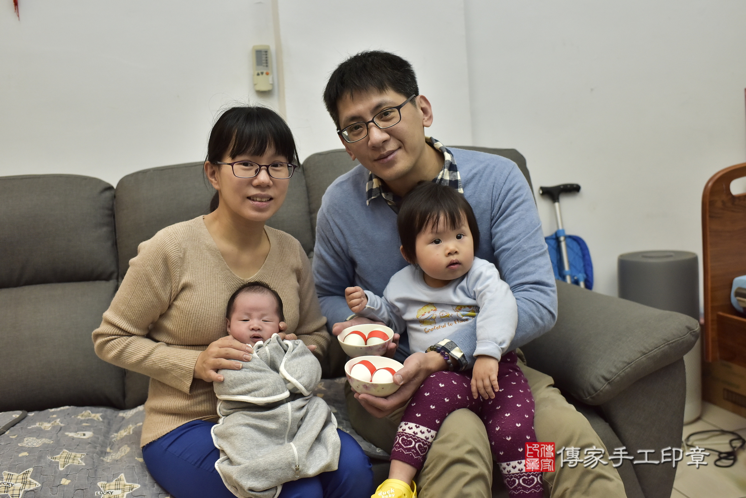 睿睿寶寶(新北市新莊區到府嬰兒睿睿寶寶滿月剃頭理髮、到府嬰兒剃胎毛儀式吉祥話)。到府剃頭剃胎毛主持、專業拍照、證書。★購買「臍帶章、肚臍章、胎毛筆刷印章」贈送：剃頭、收涎、抓周，三選一。2025.1.4，照片7