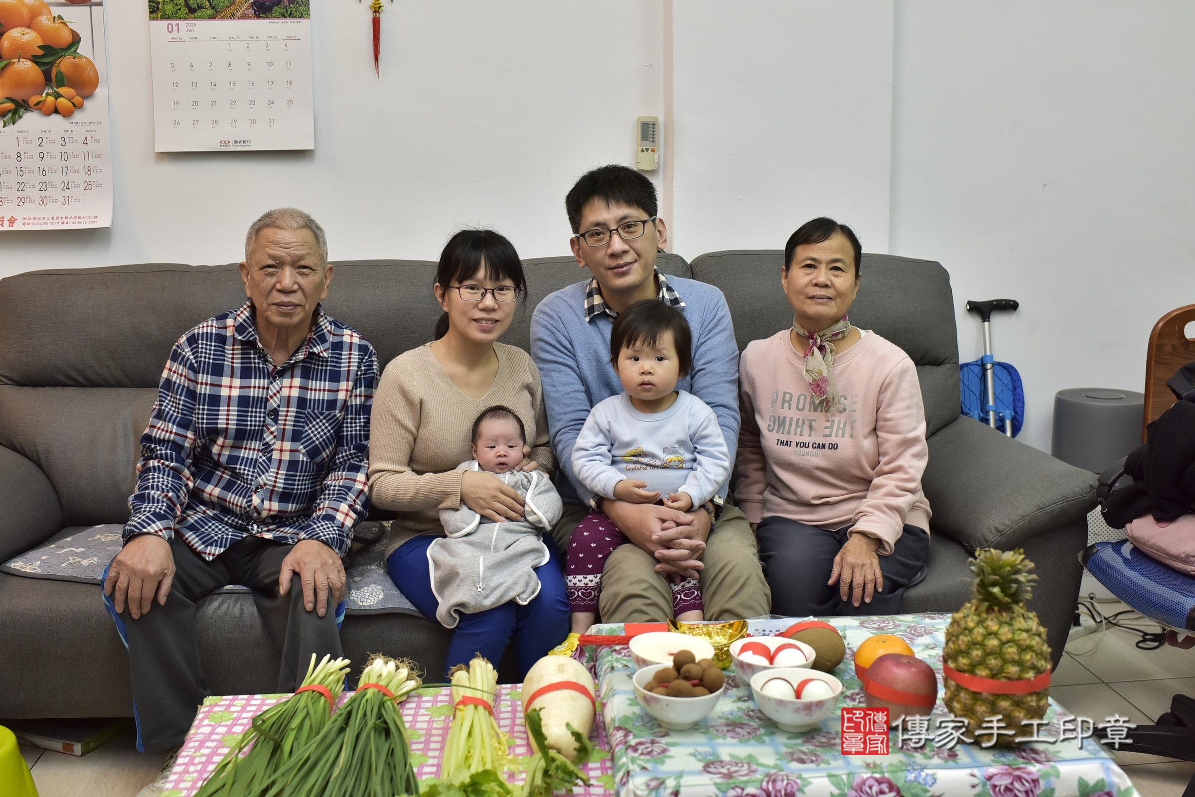 睿睿寶寶(新北市新莊區到府嬰兒睿睿寶寶滿月剃頭理髮、到府嬰兒剃胎毛儀式吉祥話)。到府剃頭剃胎毛主持、專業拍照、證書。★購買「臍帶章、肚臍章、胎毛筆刷印章」贈送：剃頭、收涎、抓周，三選一。2025.1.4，照片3