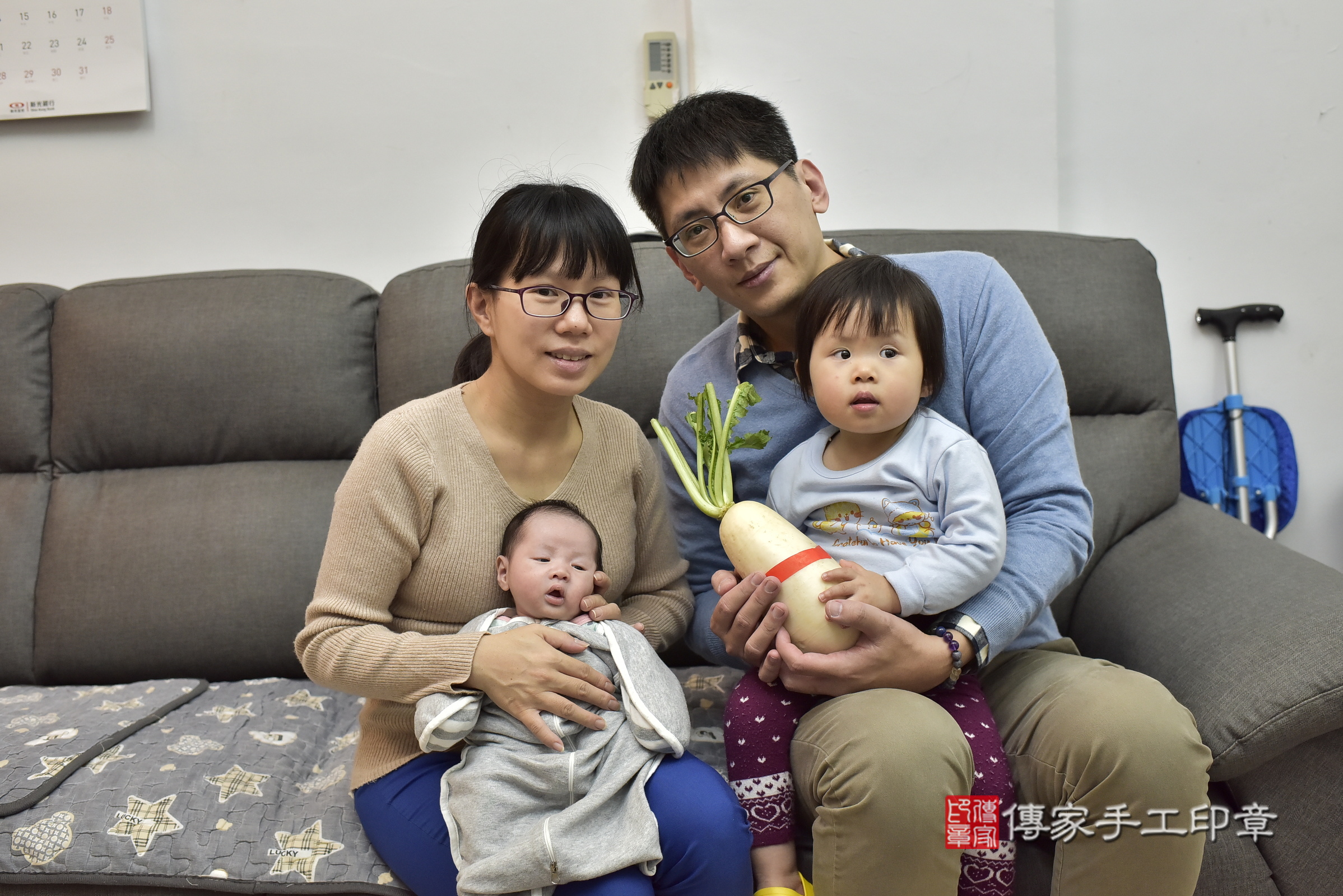 睿睿寶寶(新北市新莊區到府嬰兒睿睿寶寶滿月剃頭理髮、到府嬰兒剃胎毛儀式吉祥話)。到府剃頭剃胎毛主持、專業拍照、證書。★購買「臍帶章、肚臍章、胎毛筆刷印章」贈送：剃頭、收涎、抓周，三選一。2025.1.4，照片19