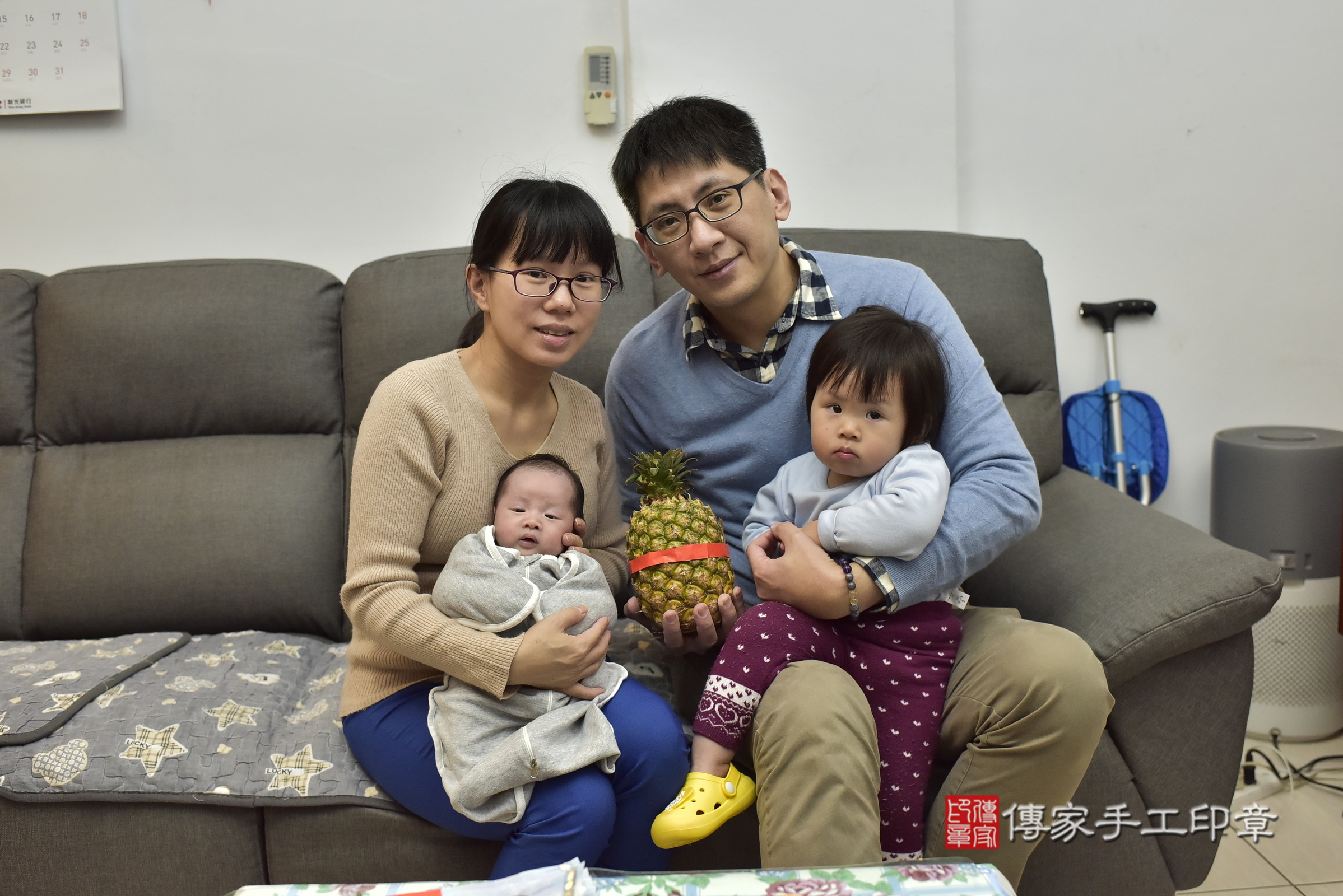 睿睿寶寶(新北市新莊區到府嬰兒睿睿寶寶滿月剃頭理髮、到府嬰兒剃胎毛儀式吉祥話)。到府剃頭剃胎毛主持、專業拍照、證書。★購買「臍帶章、肚臍章、胎毛筆刷印章」贈送：剃頭、收涎、抓周，三選一。2025.1.4，照片16