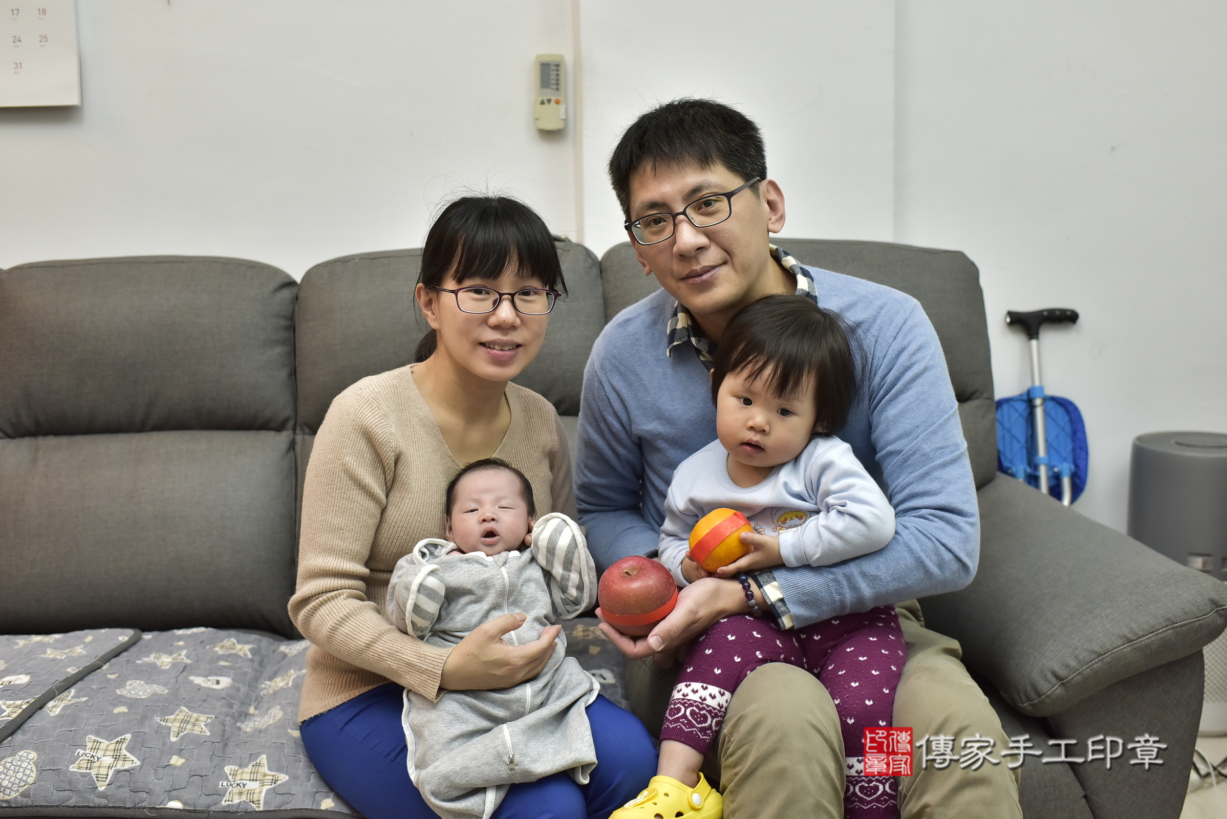 睿睿寶寶(新北市新莊區到府嬰兒睿睿寶寶滿月剃頭理髮、到府嬰兒剃胎毛儀式吉祥話)。到府剃頭剃胎毛主持、專業拍照、證書。★購買「臍帶章、肚臍章、胎毛筆刷印章」贈送：剃頭、收涎、抓周，三選一。2025.1.4，照片11