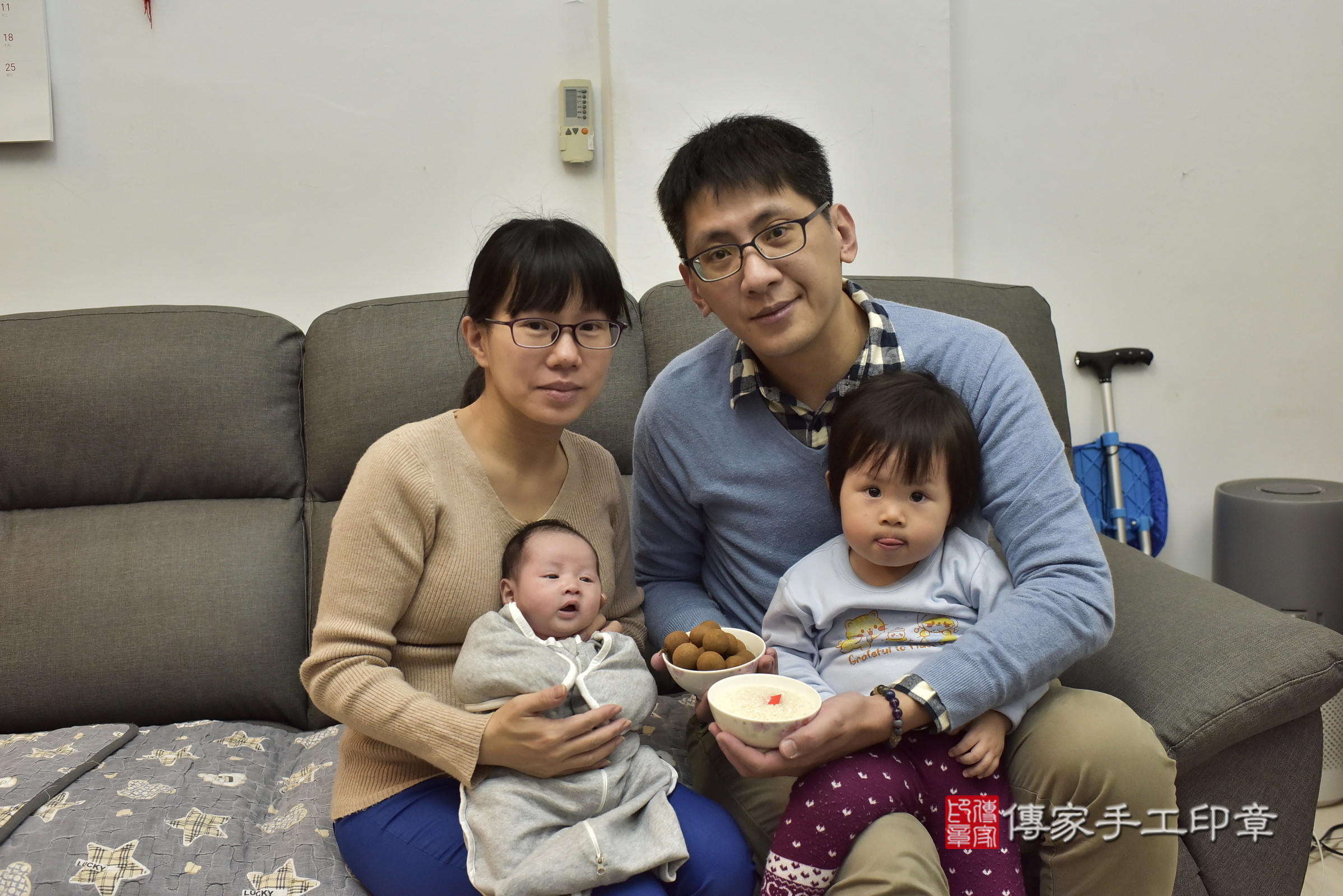 睿睿寶寶(新北市新莊區到府嬰兒睿睿寶寶滿月剃頭理髮、到府嬰兒剃胎毛儀式吉祥話)。到府剃頭剃胎毛主持、專業拍照、證書。★購買「臍帶章、肚臍章、胎毛筆刷印章」贈送：剃頭、收涎、抓周，三選一。2025.1.4，照片10