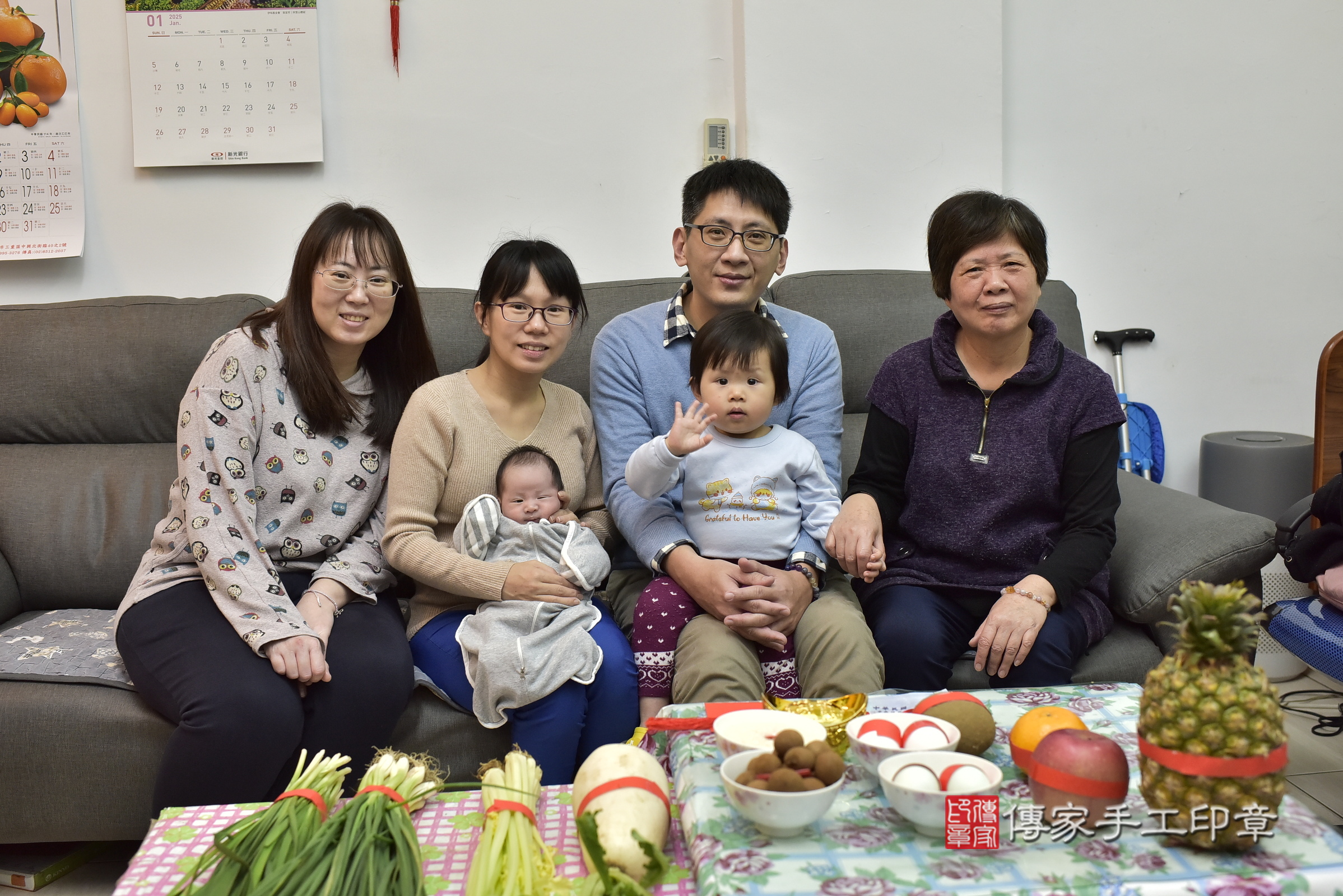 睿睿寶寶(新北市新莊區到府嬰兒睿睿寶寶滿月剃頭理髮、到府嬰兒剃胎毛儀式吉祥話)。到府剃頭剃胎毛主持、專業拍照、證書。★購買「臍帶章、肚臍章、胎毛筆刷印章」贈送：剃頭、收涎、抓周，三選一。2025.1.4，照片4