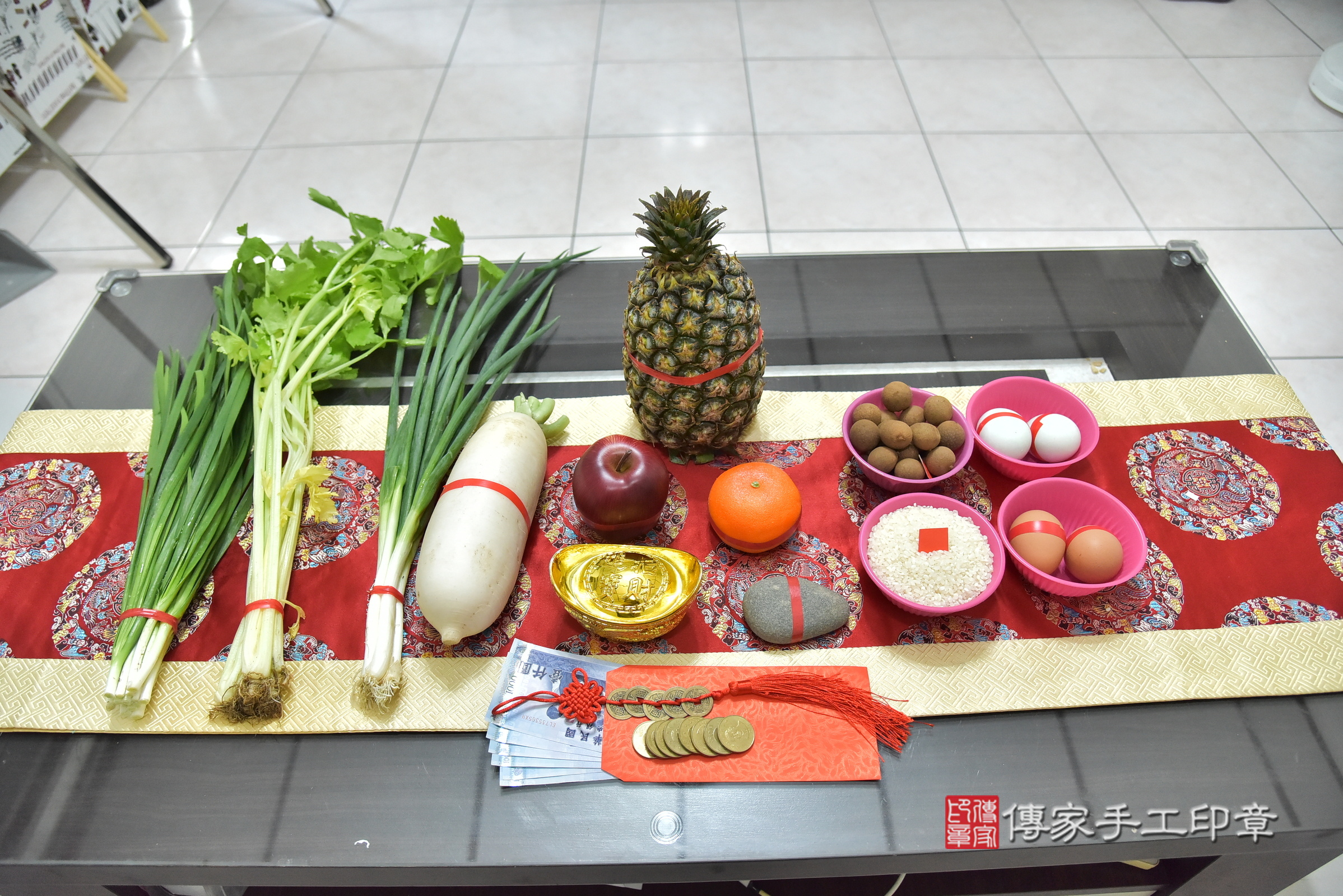 小焺寶寶(新北市蘆洲區到府嬰兒小焺寶寶滿月剃頭理髮、到府嬰兒剃胎毛儀式吉祥話)。到府剃頭剃胎毛主持、專業拍照、證書。★購買「臍帶章、肚臍章、胎毛筆刷印章」贈送：剃頭、收涎、抓周，三選一。2025.1.4，照片4