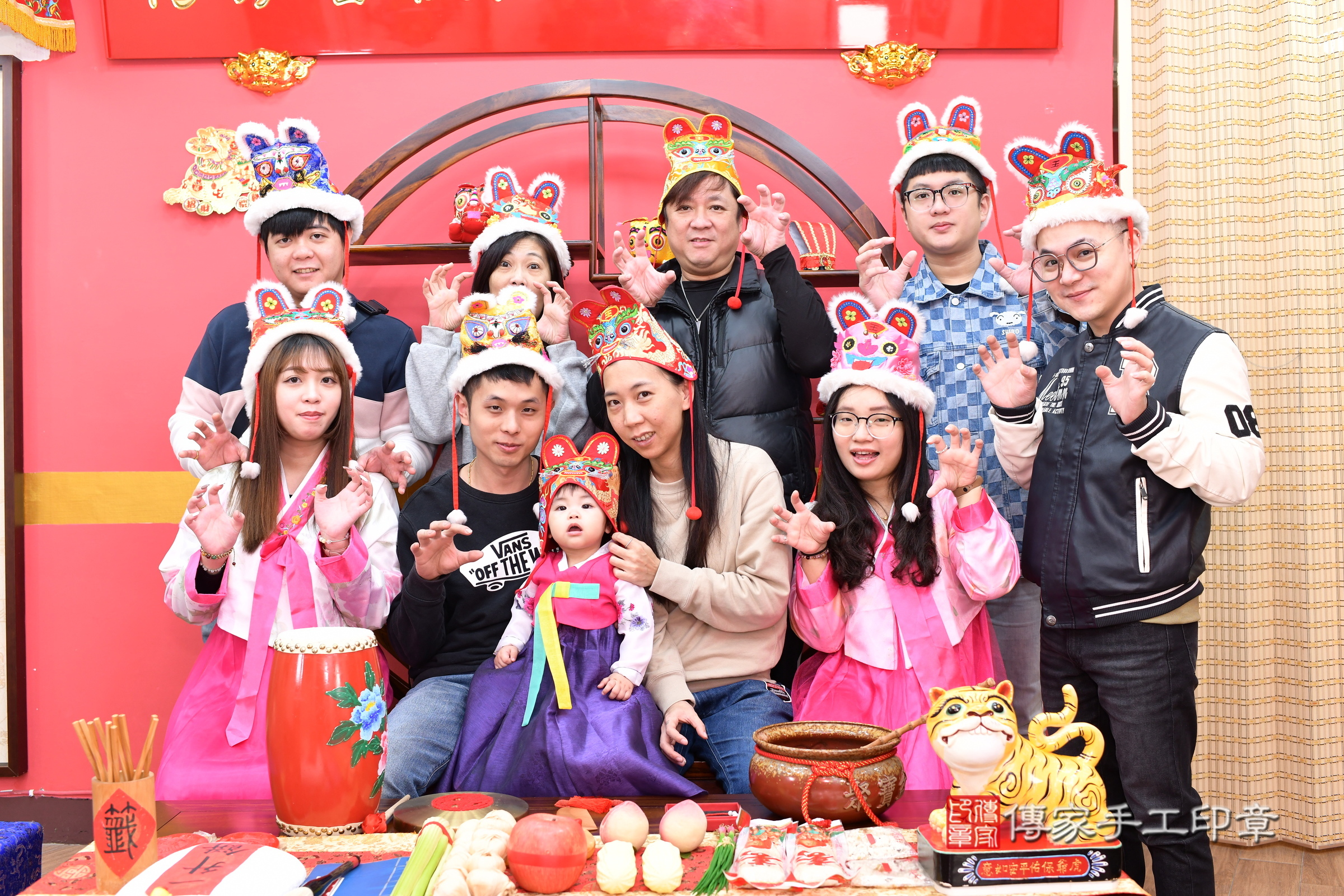 新北市永和區小璇寶寶抓周推薦：傳家新北店抓周度脺中國風會場，嬰兒古禮抓周流程儀式吉祥話、抓周道具物品24種、拍照。抓周證書。2025.1.4，照片18
