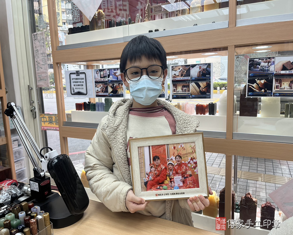 新竹市香山區安安寶貝抓周推薦：傳家新竹店抓周度脺中國風會場，嬰兒古禮抓周流程儀式吉祥話、抓周道具物品24種、拍照。抓周證書。2025.01.05