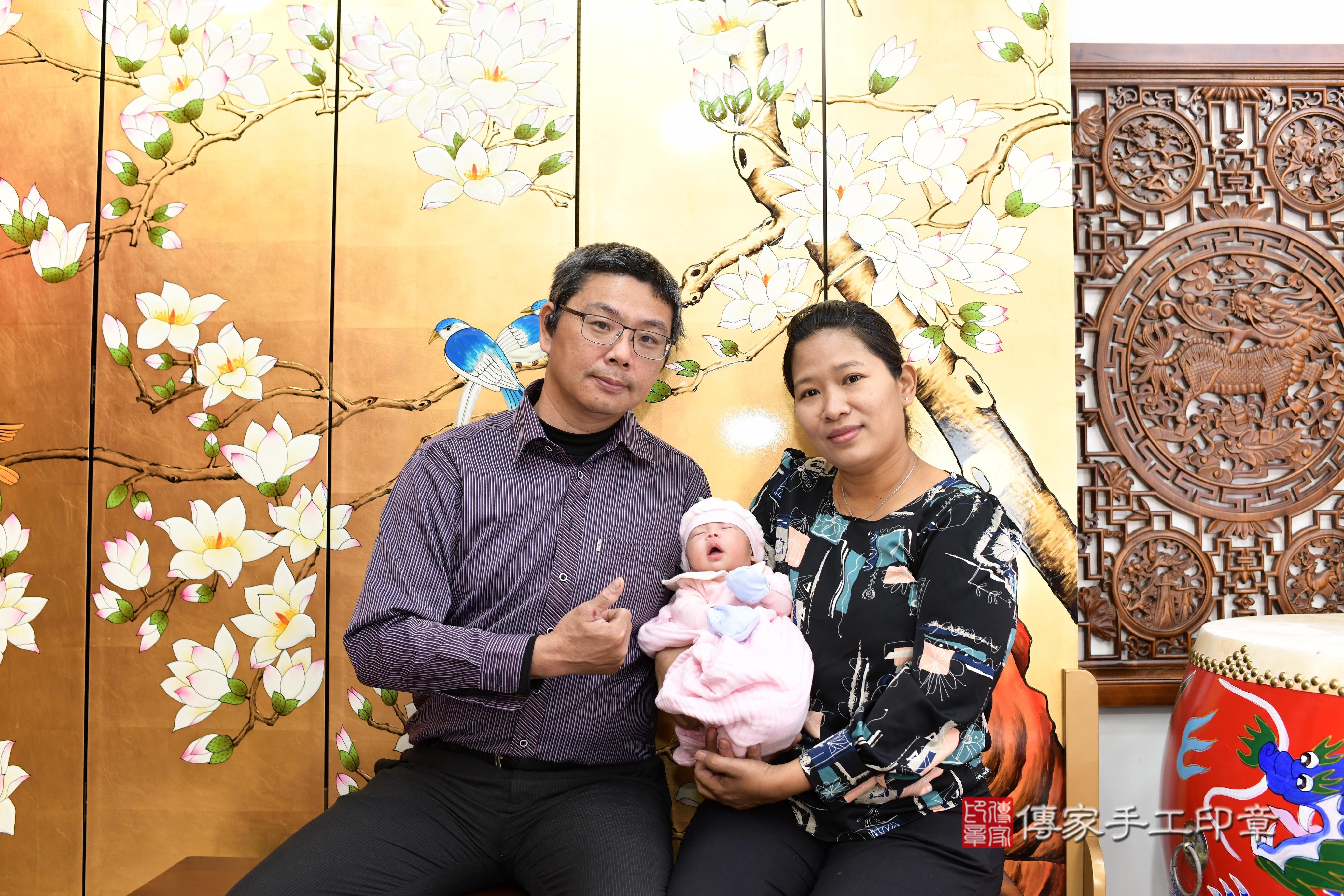 傳家手工印章台南店、抓周、度脺、中國風會場、傳家嬰兒古禮、吉祥話、抓周道具物品24種、拍照。抓周證書。寶寶抓周、滿周歲、生日快樂、祝福