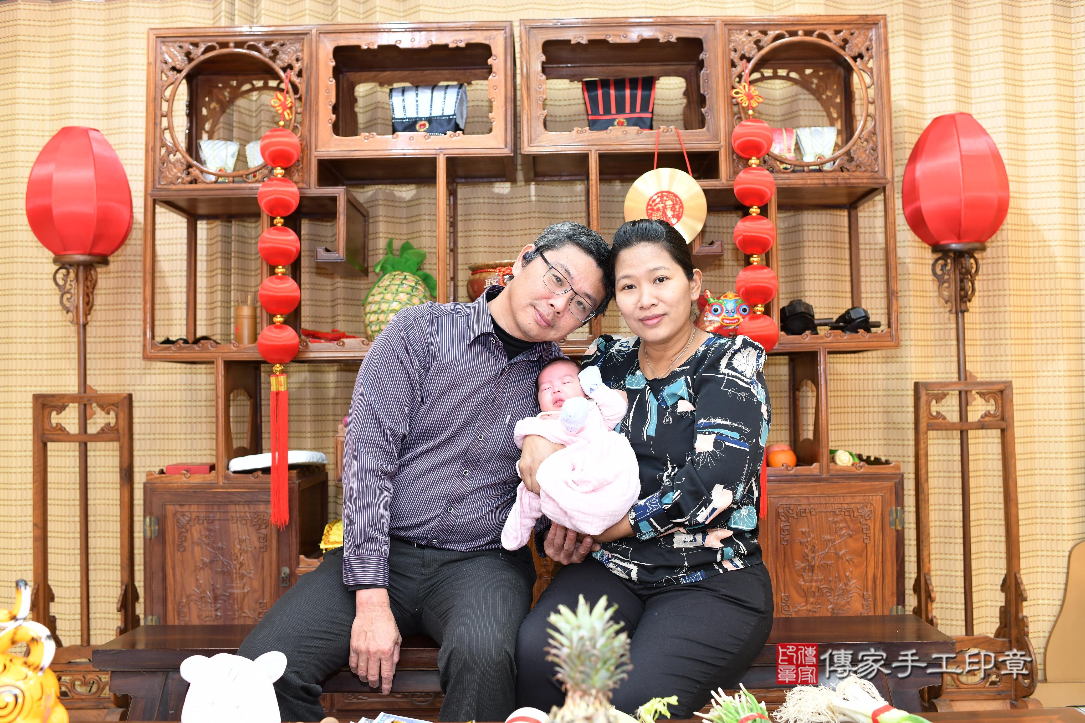 傳家手工印章台南店、抓周、度脺、中國風會場、傳家嬰兒古禮、吉祥話、抓周道具物品24種、拍照。抓周證書。寶寶抓周、滿周歲、生日快樂、祝福