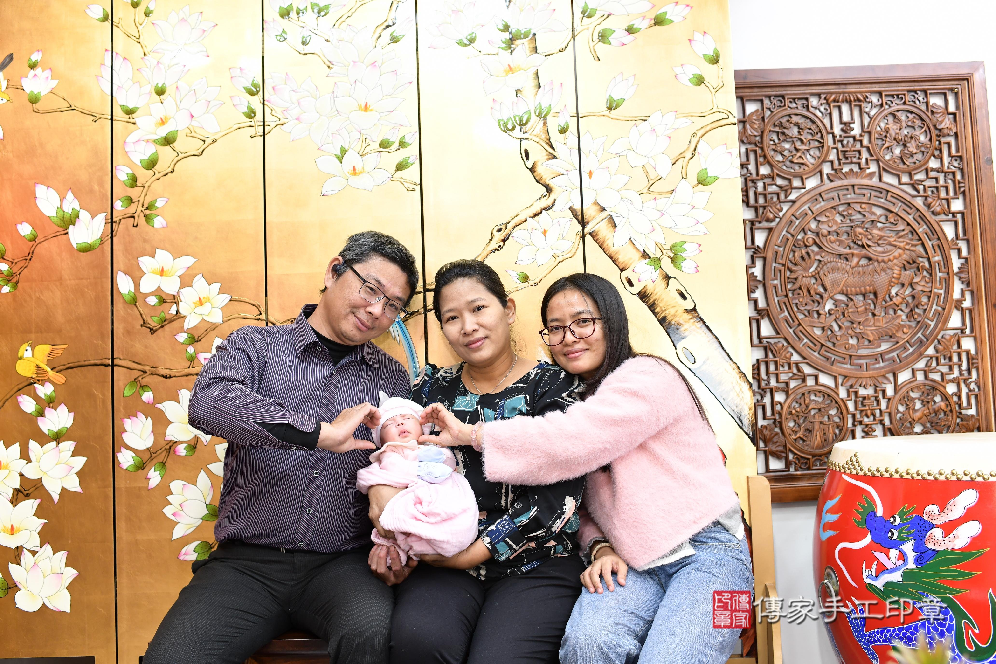 傳家手工印章台南店、抓周、度脺、中國風會場、傳家嬰兒古禮、吉祥話、抓周道具物品24種、拍照。抓周證書。寶寶抓周、滿周歲、生日快樂、祝福