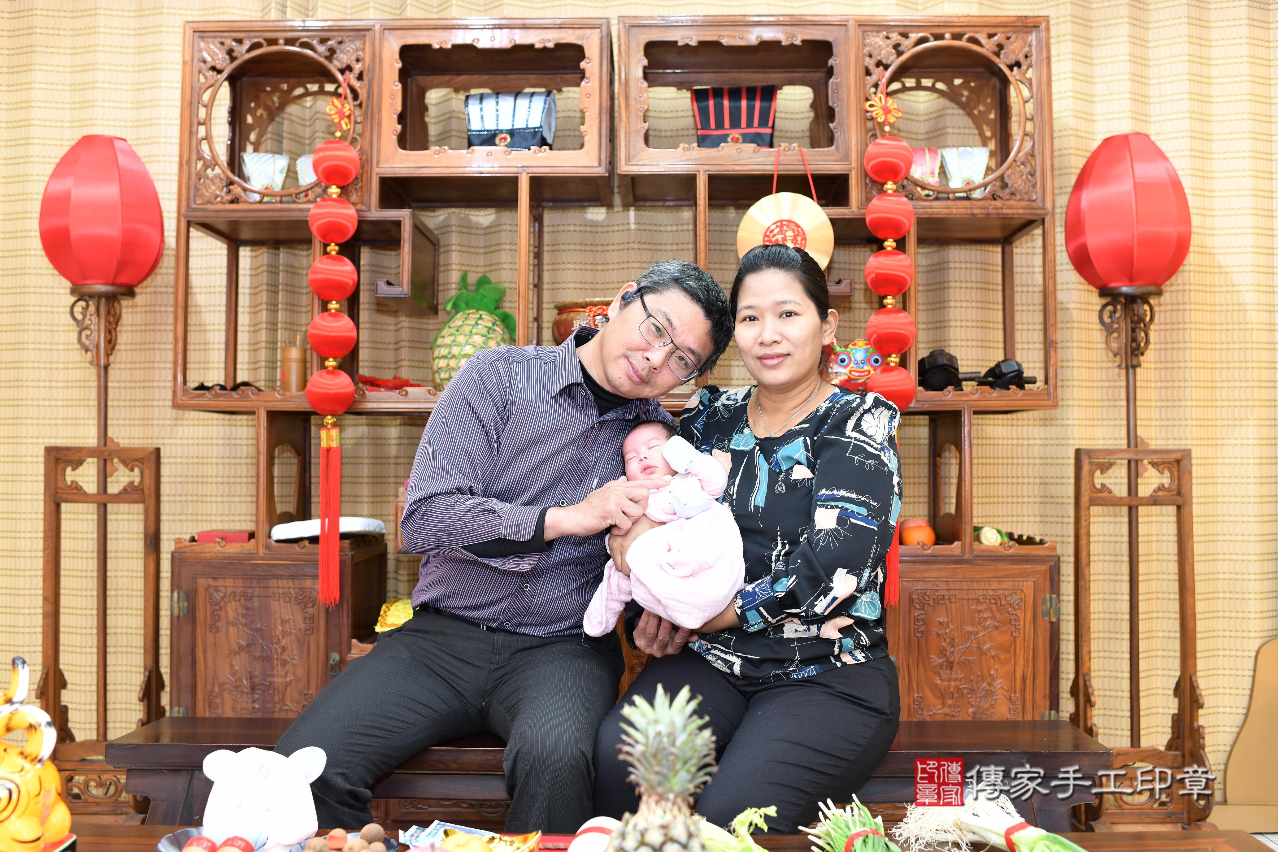 傳家手工印章台南店、抓周、度脺、中國風會場、傳家嬰兒古禮、吉祥話、抓周道具物品24種、拍照。抓周證書。寶寶抓周、滿周歲、生日快樂、祝福