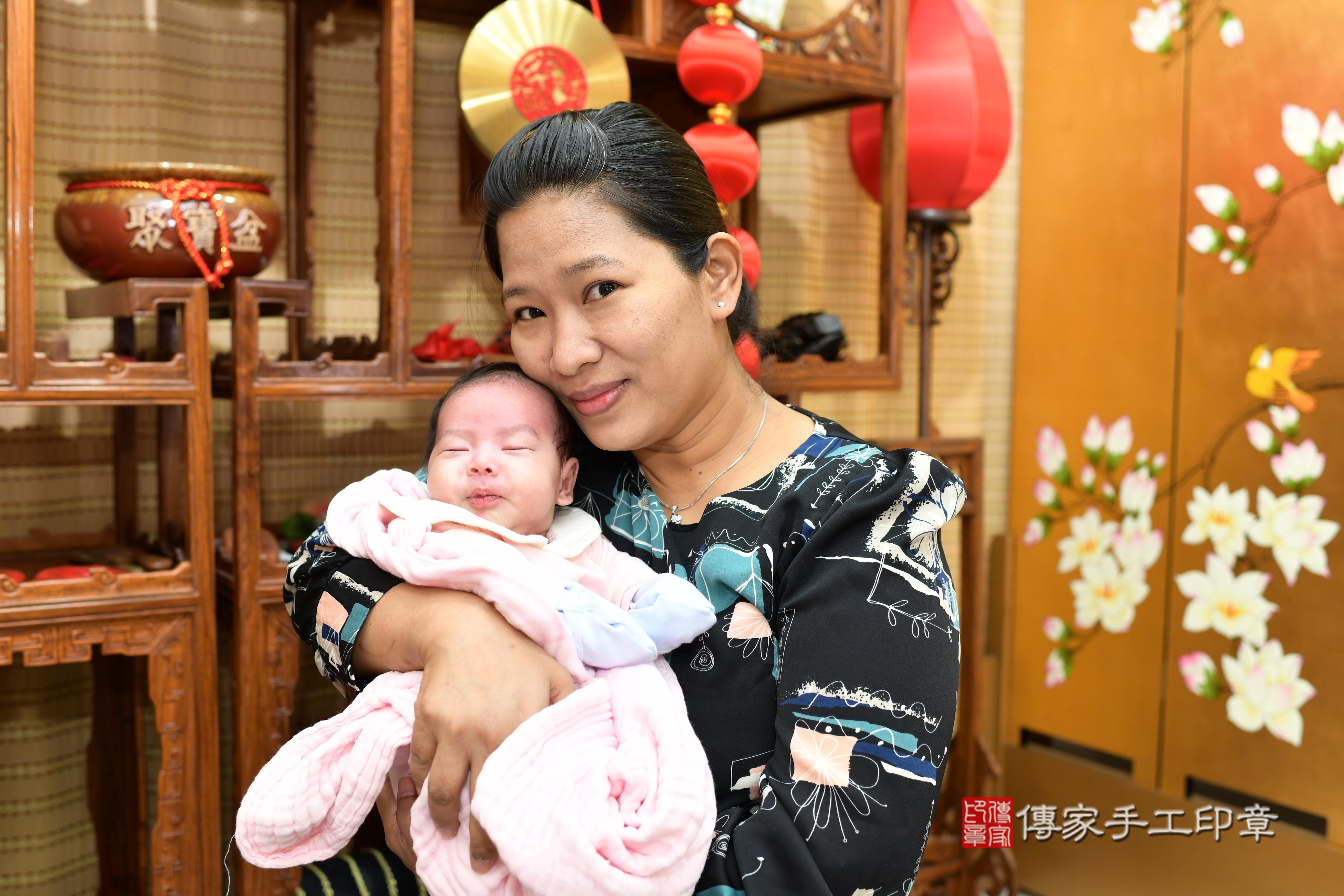 傳家手工印章台南店、抓周、度脺、中國風會場、傳家嬰兒古禮、吉祥話、抓周道具物品24種、拍照。抓周證書。寶寶抓周、滿周歲、生日快樂、祝福