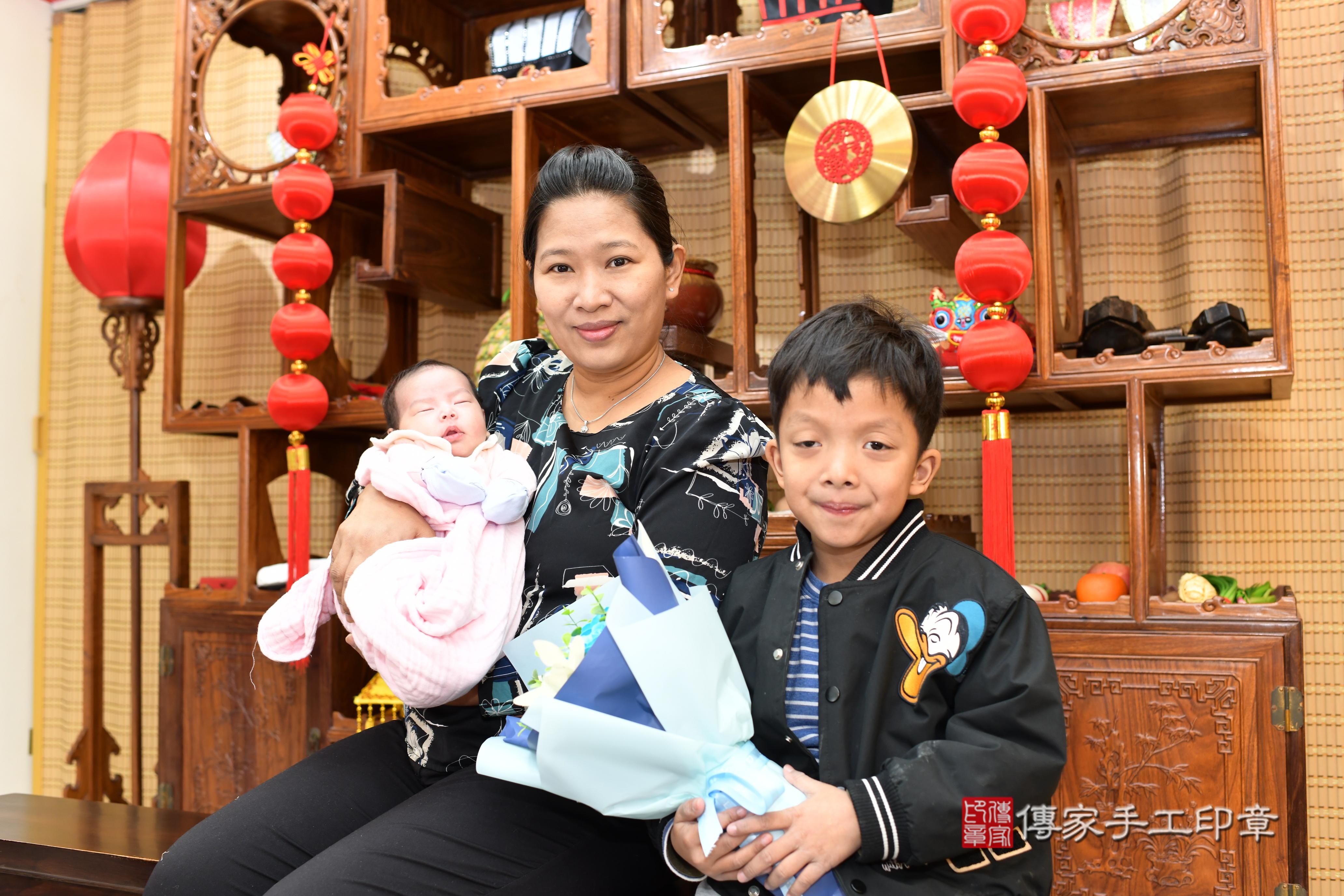 傳家手工印章台南店、抓周、度脺、中國風會場、傳家嬰兒古禮、吉祥話、抓周道具物品24種、拍照。抓周證書。寶寶抓周、滿周歲、生日快樂、祝福