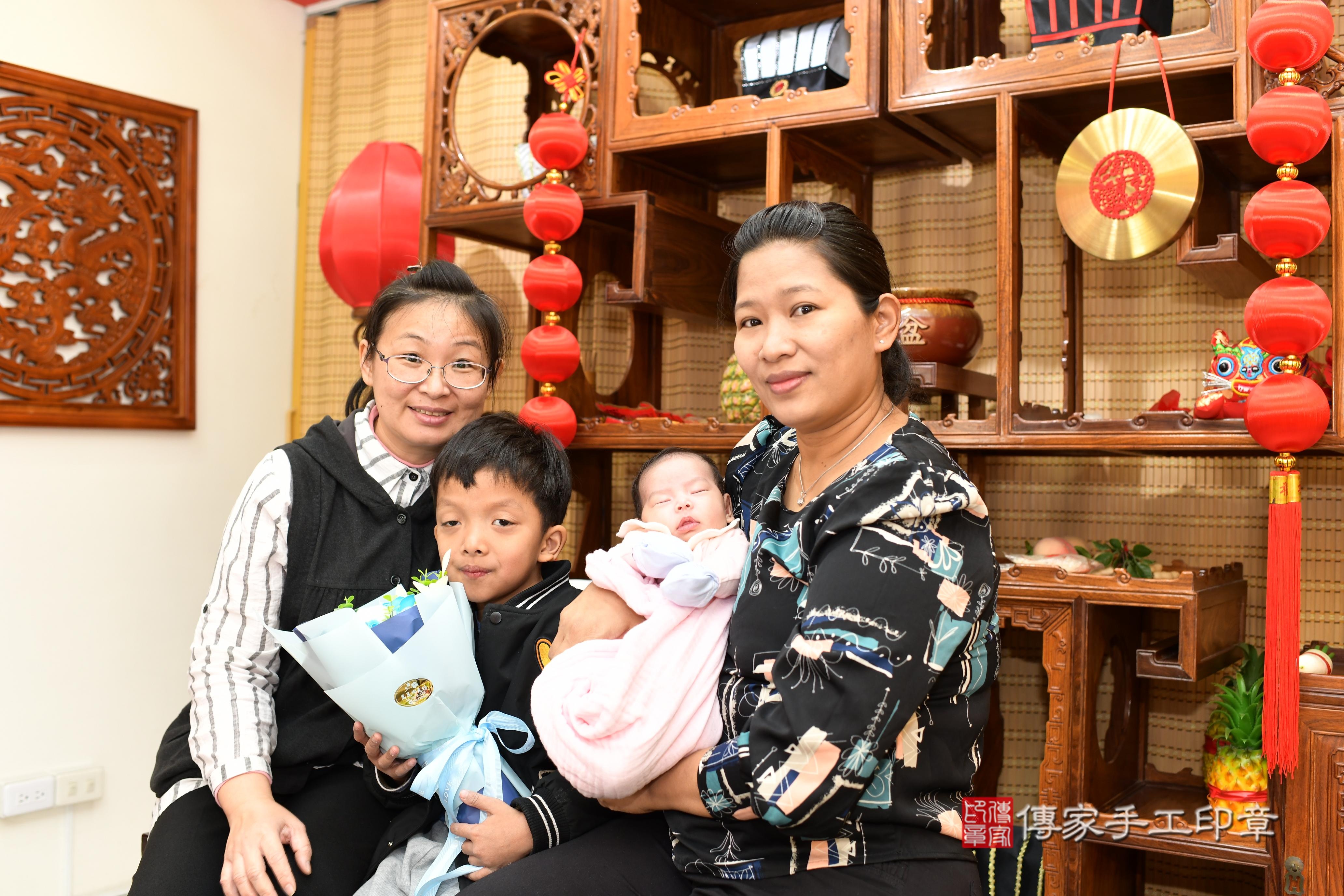 傳家手工印章台南店、抓周、度脺、中國風會場、傳家嬰兒古禮、吉祥話、抓周道具物品24種、拍照。抓周證書。寶寶抓周、滿周歲、生日快樂、祝福
