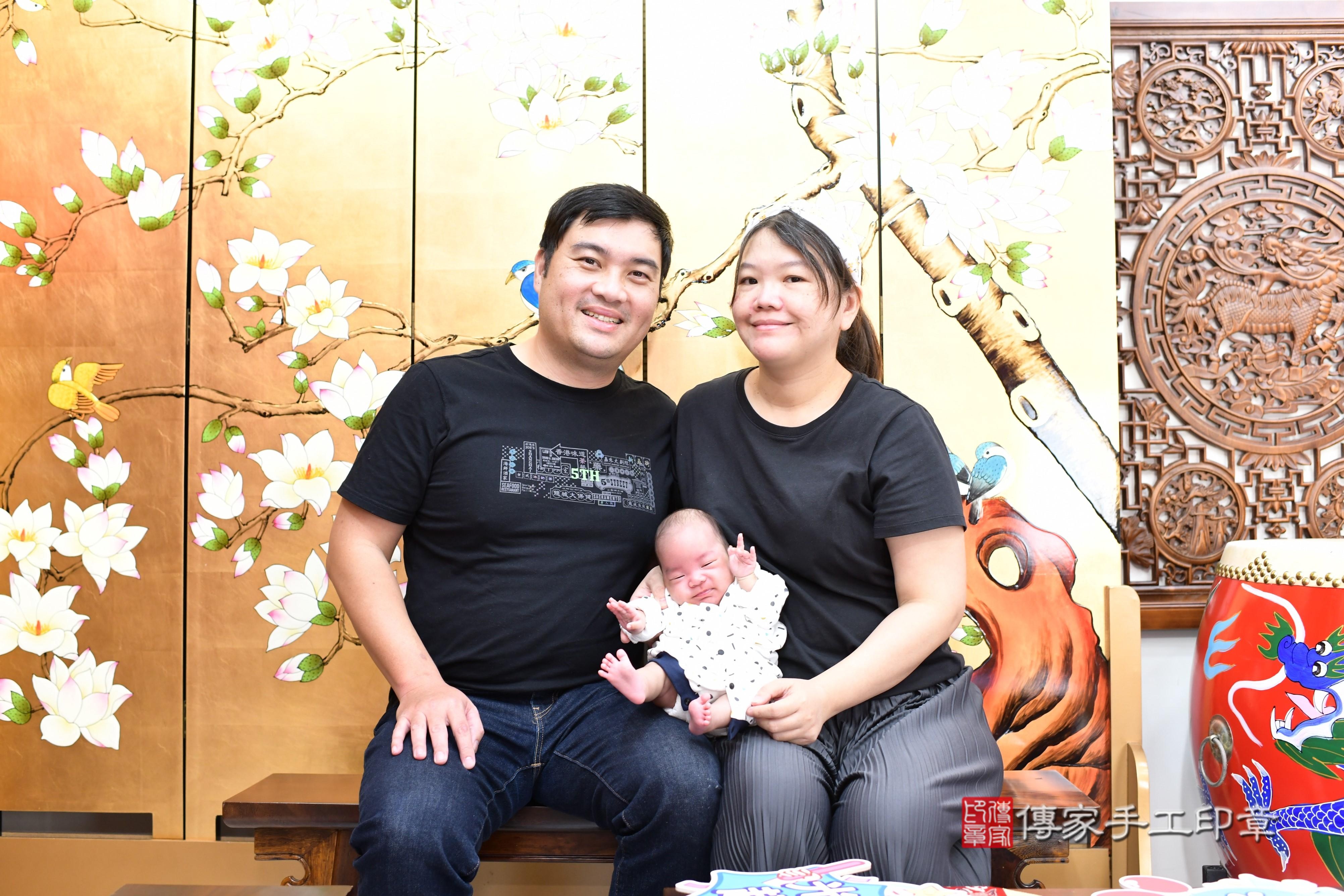 傳家手工印章台南店、抓周、度脺、中國風會場、傳家嬰兒古禮、吉祥話、抓周道具物品24種、拍照。抓周證書。寶寶抓周、滿周歲、生日快樂、祝福