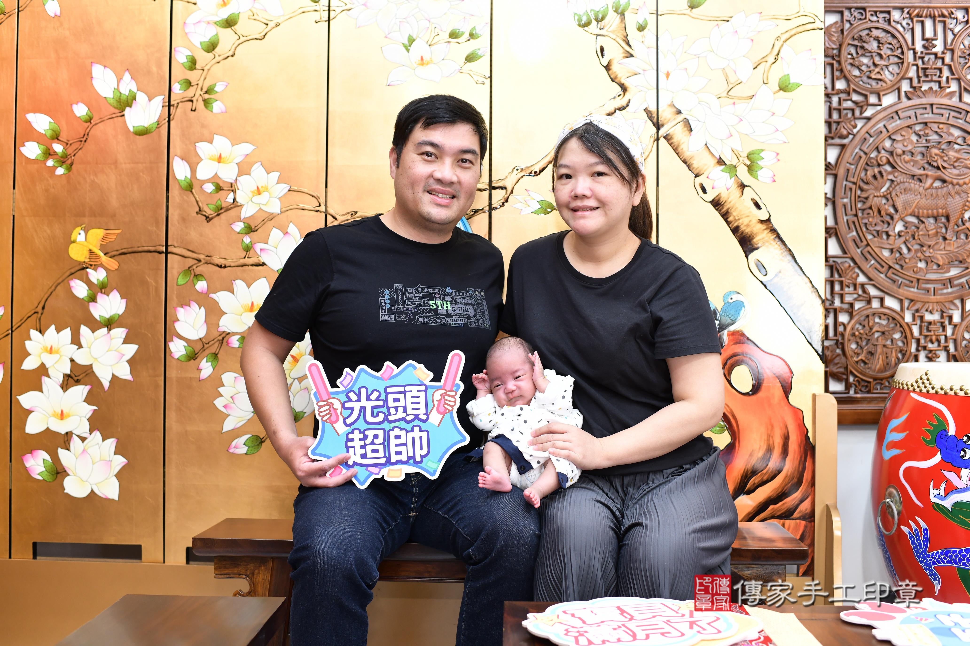 傳家手工印章台南店、抓周、度脺、中國風會場、傳家嬰兒古禮、吉祥話、抓周道具物品24種、拍照。抓周證書。寶寶抓周、滿周歲、生日快樂、祝福