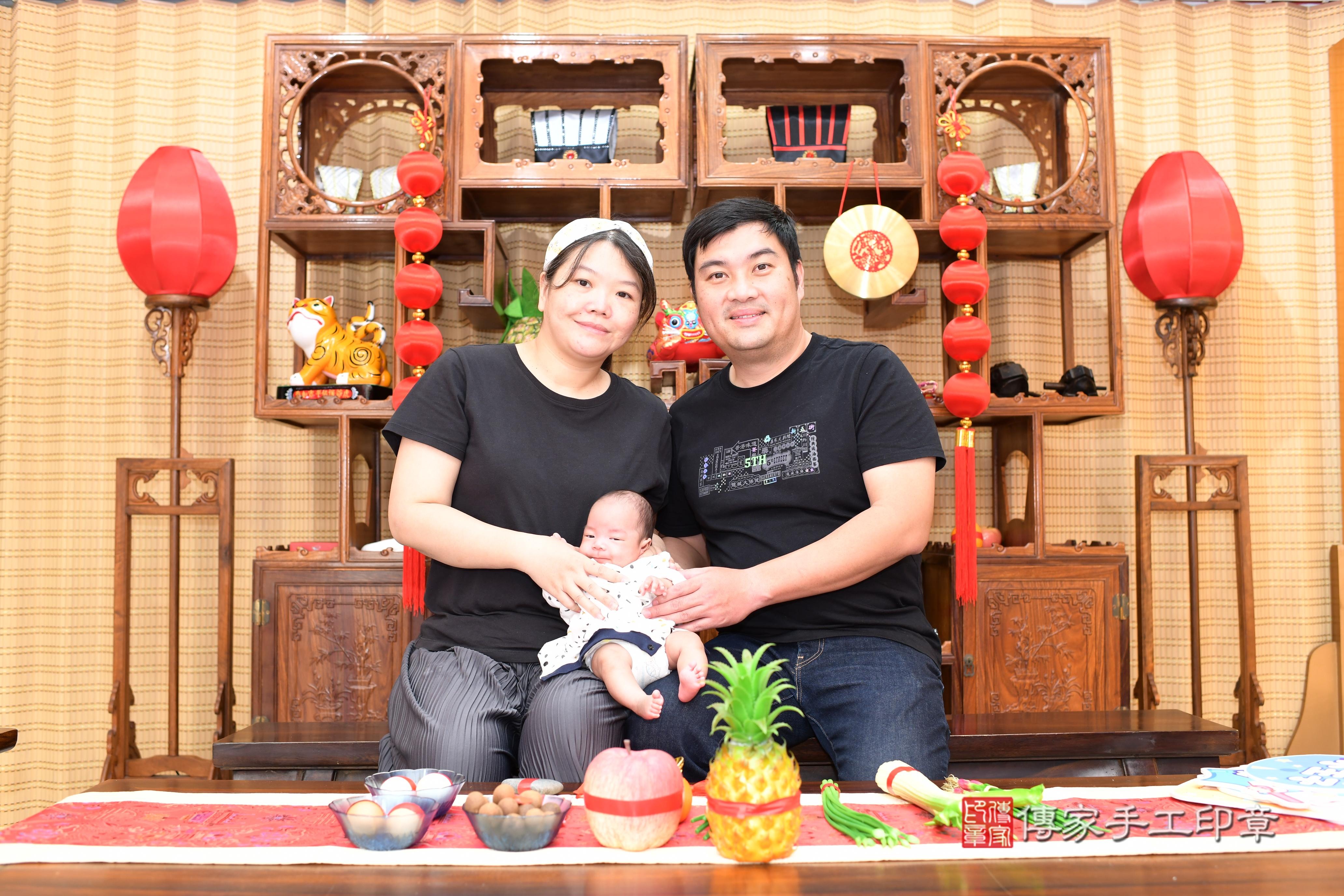 傳家手工印章台南店、抓周、度脺、中國風會場、傳家嬰兒古禮、吉祥話、抓周道具物品24種、拍照。抓周證書。寶寶抓周、滿周歲、生日快樂、祝福