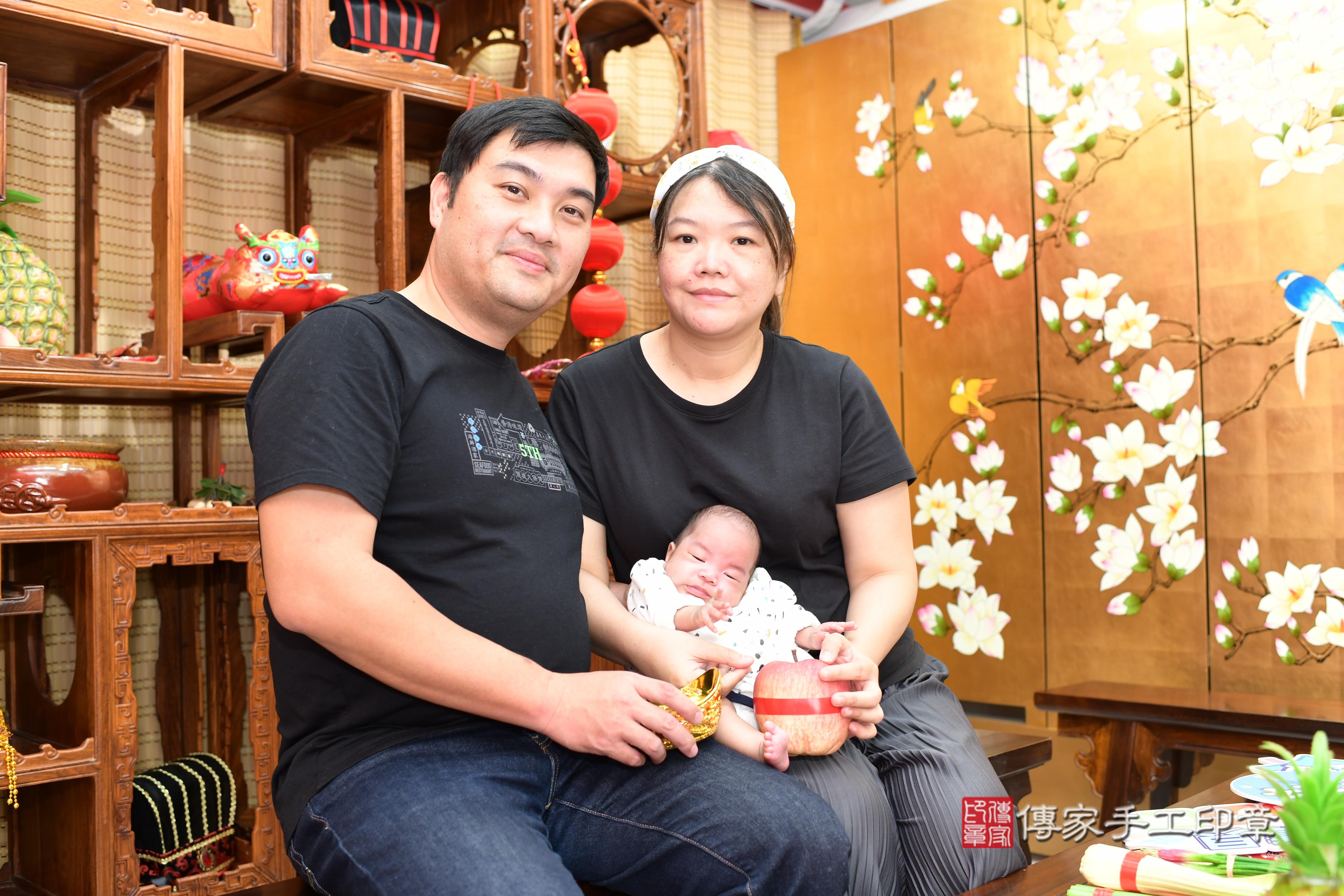 傳家手工印章台南店、抓周、度脺、中國風會場、傳家嬰兒古禮、吉祥話、抓周道具物品24種、拍照。抓周證書。寶寶抓周、滿周歲、生日快樂、祝福