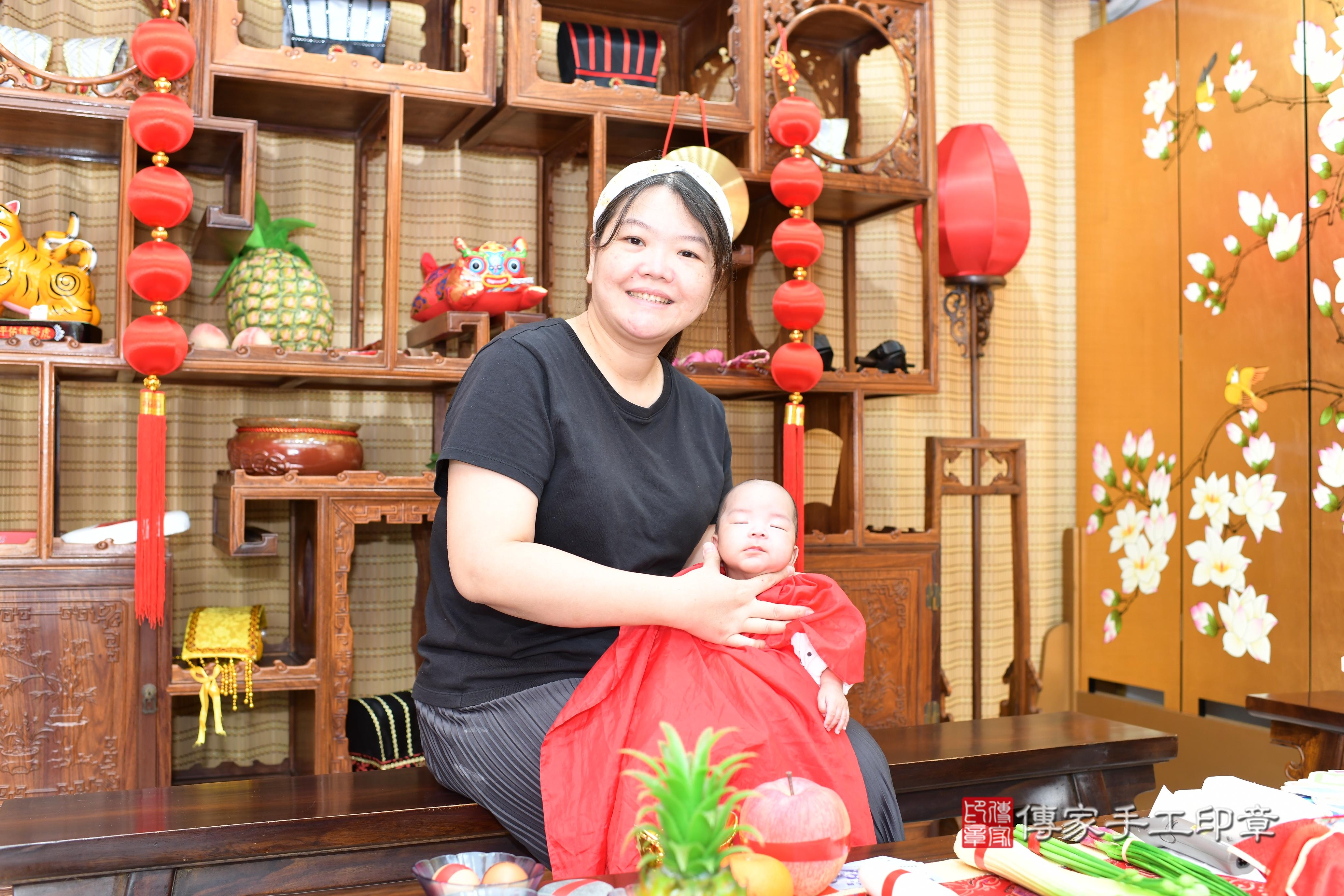 傳家手工印章台南店、抓周、度脺、中國風會場、傳家嬰兒古禮、吉祥話、抓周道具物品24種、拍照。抓周證書。寶寶抓周、滿周歲、生日快樂、祝福