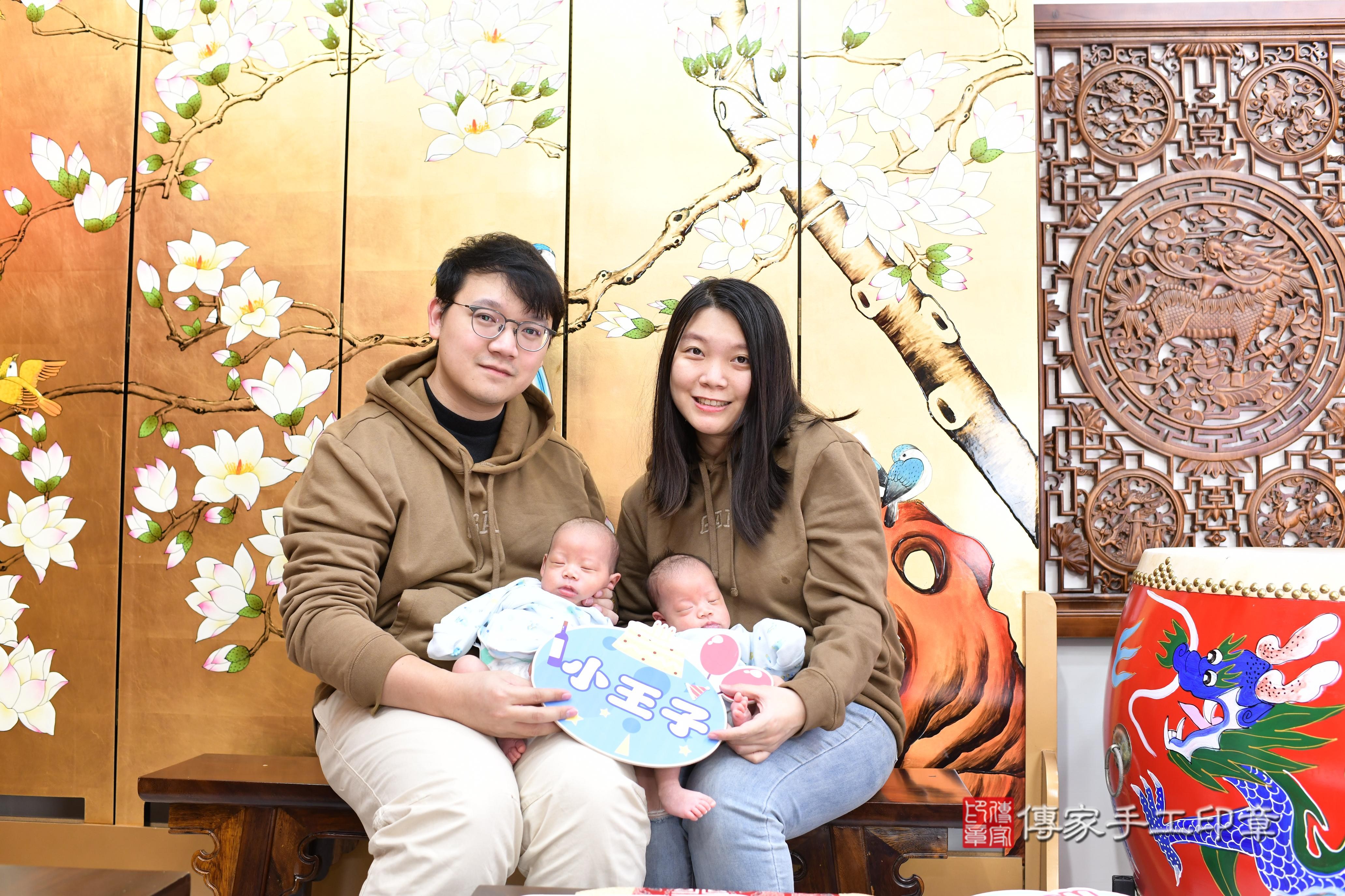 傳家手工印章台南店、抓周、度脺、中國風會場、傳家嬰兒古禮、吉祥話、抓周道具物品24種、拍照。抓周證書。寶寶抓周、滿周歲、生日快樂、祝福