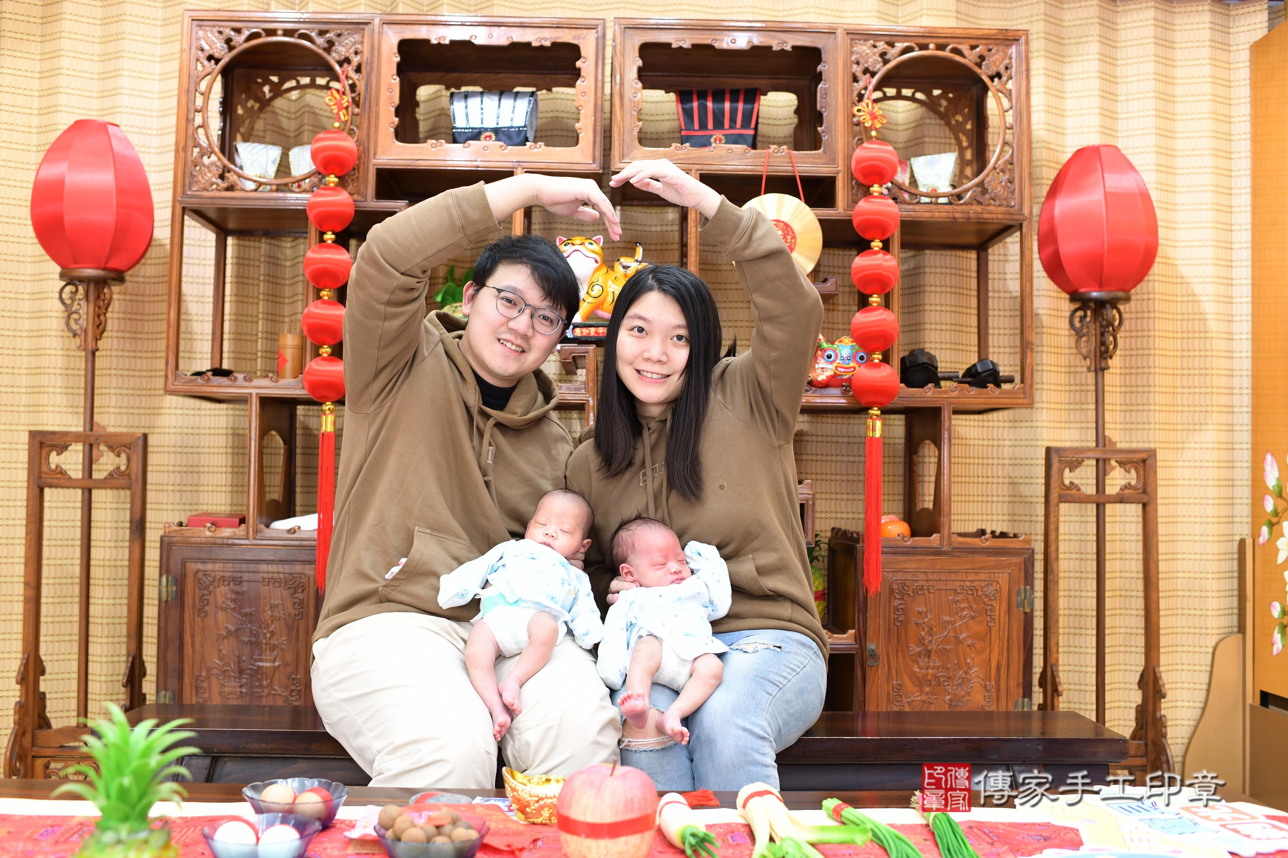 傳家手工印章台南店、抓周、度脺、中國風會場、傳家嬰兒古禮、吉祥話、抓周道具物品24種、拍照。抓周證書。寶寶抓周、滿周歲、生日快樂、祝福