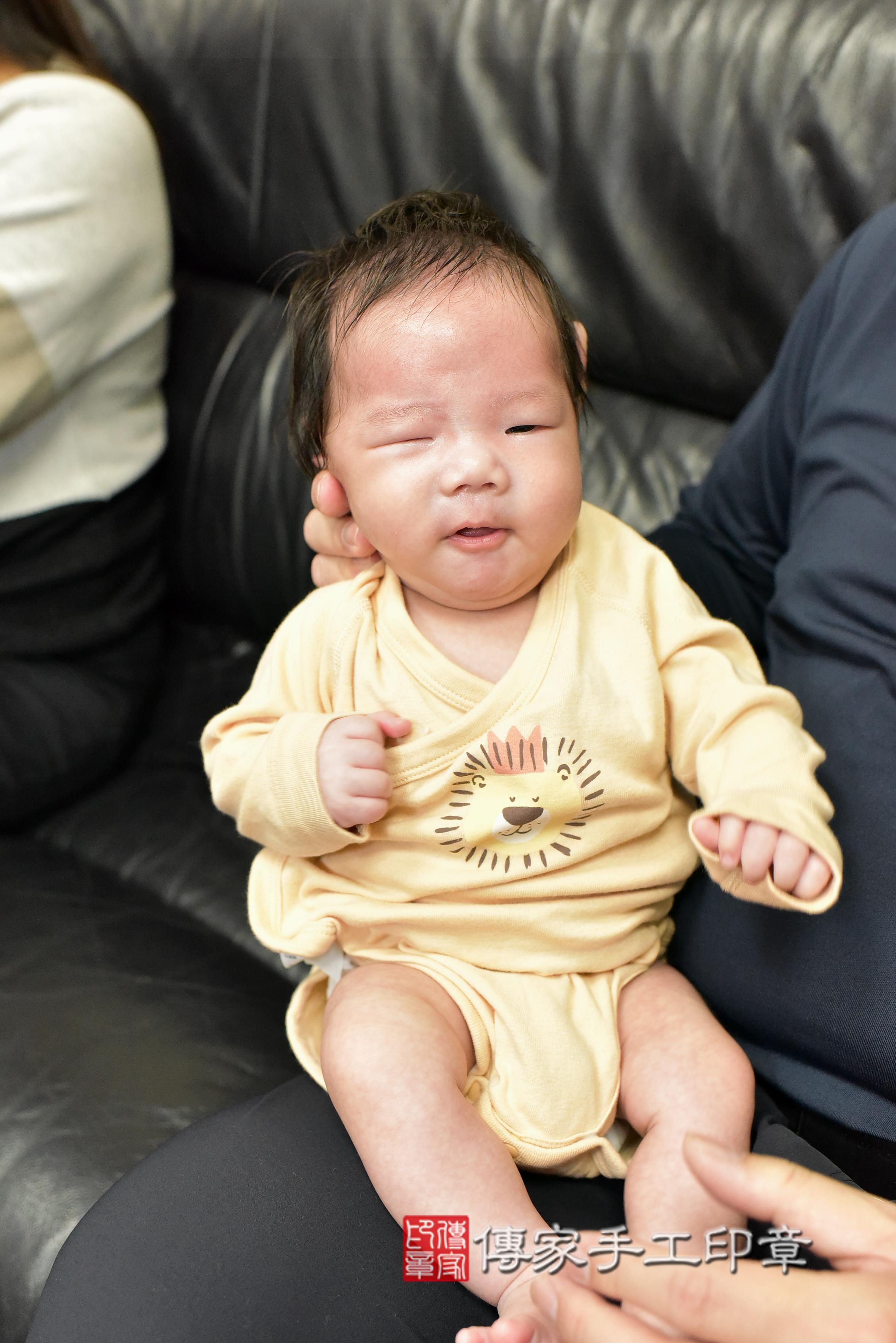傳家手工印章台南店、抓周、度脺、中國風會場、傳家嬰兒古禮、吉祥話、抓周道具物品24種、拍照。抓周證書。寶寶抓周、滿周歲、生日快樂、祝福